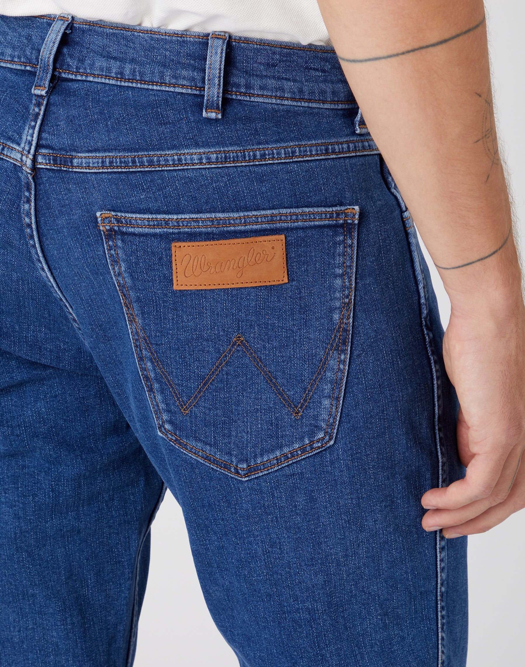 WRANGLER GREENSBORO Five Pocket - Indigo Harbor Blue - W15QYI39U von Wrangler