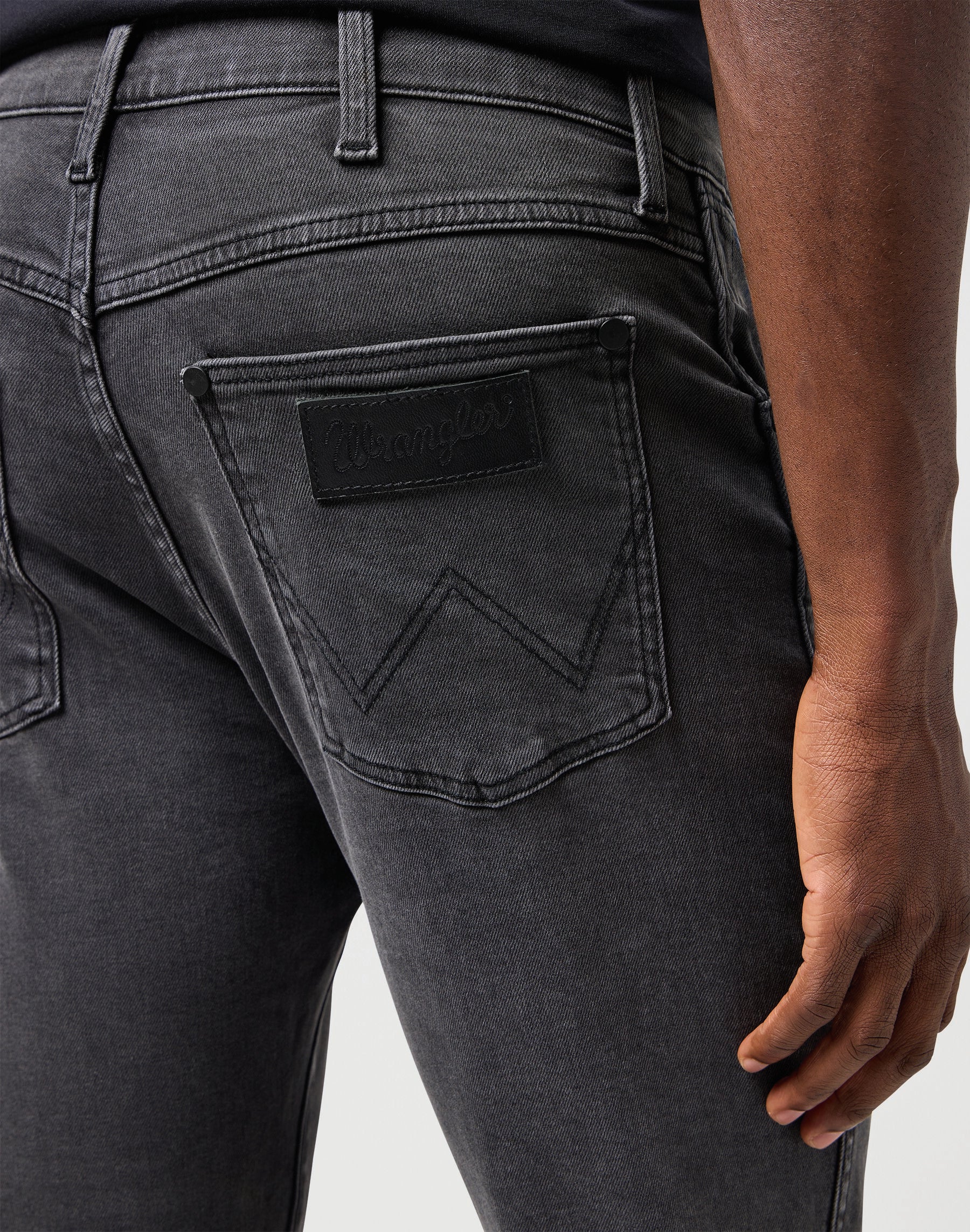 WRANGLER Larston Slim Jeans - Smoky Iron Gray - 112362433 von Wrangler