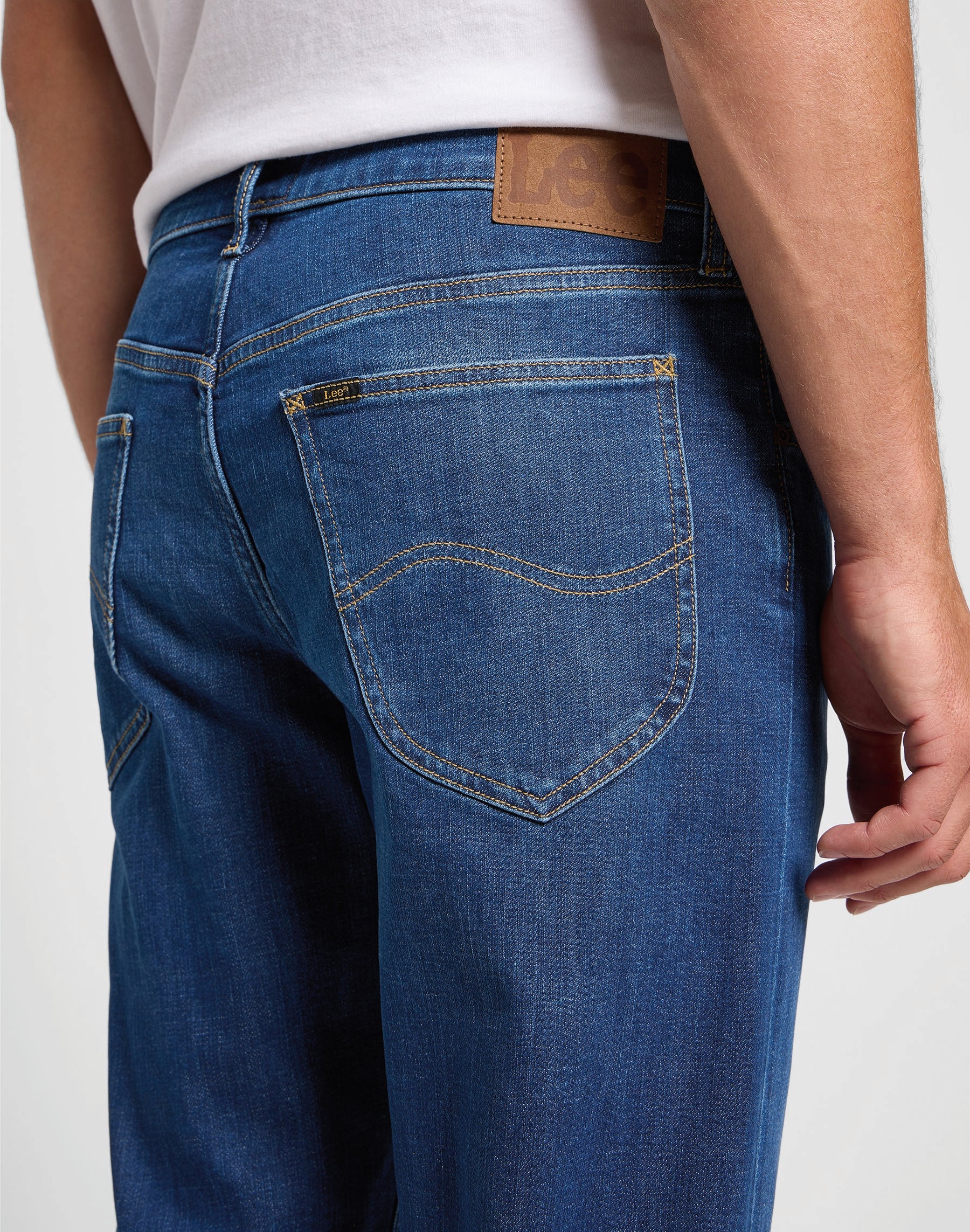 LEE DAREN ZIP FLY Straight Jeans - Ocean Tide Blue - 112365116 von LEE