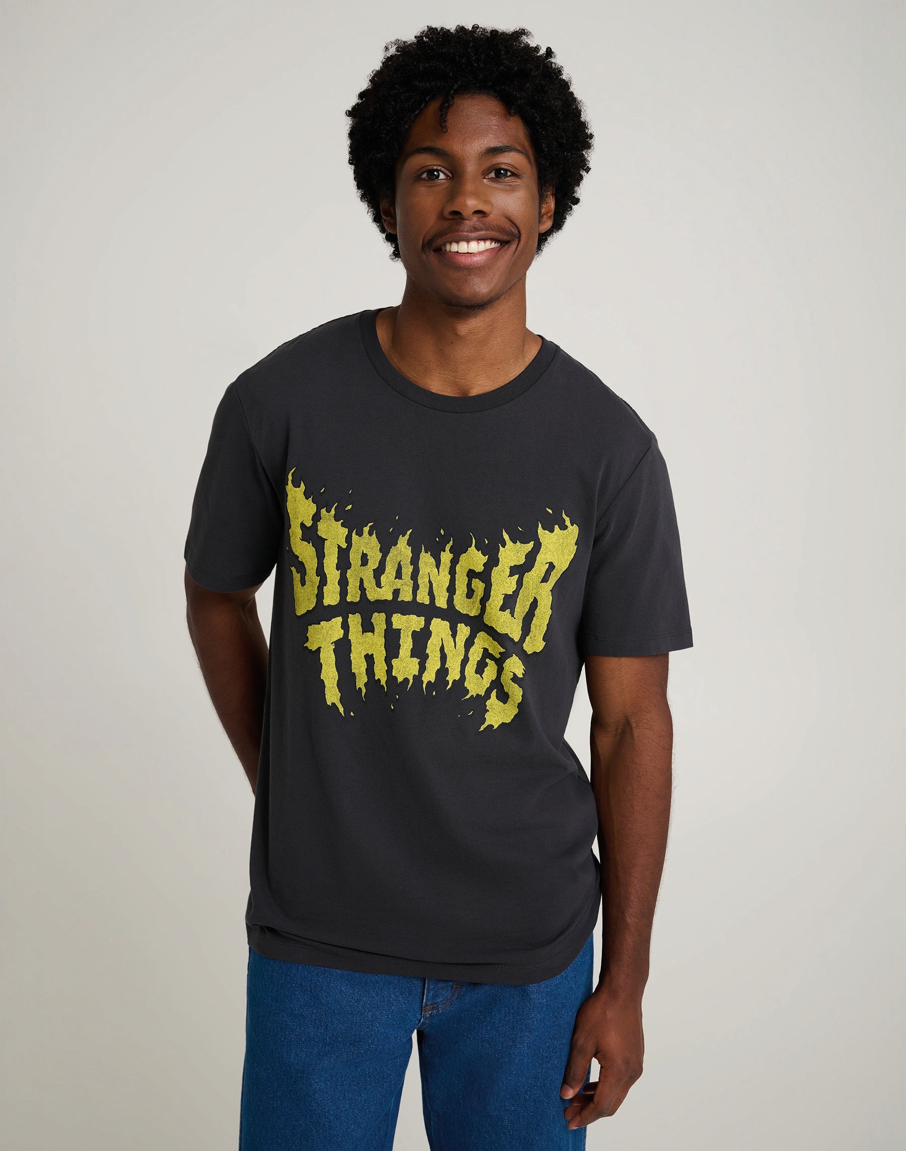 WRANGLER Stranger Things Tee Kurzarm T-Shirt - Neon Slime Tide - 112378547 von Wrangler