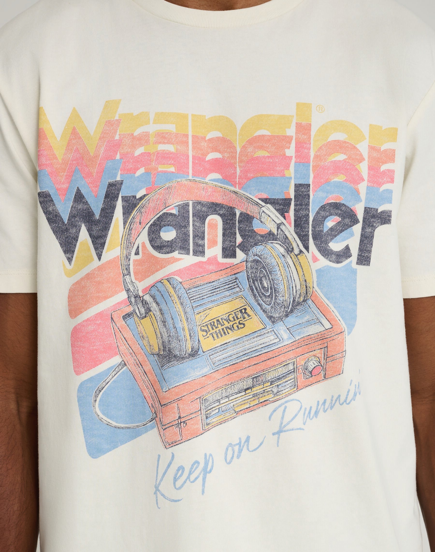 WRANGLER Strange Things T-Shirt - Marshmallow Lemon - 112378556 von Wrangler