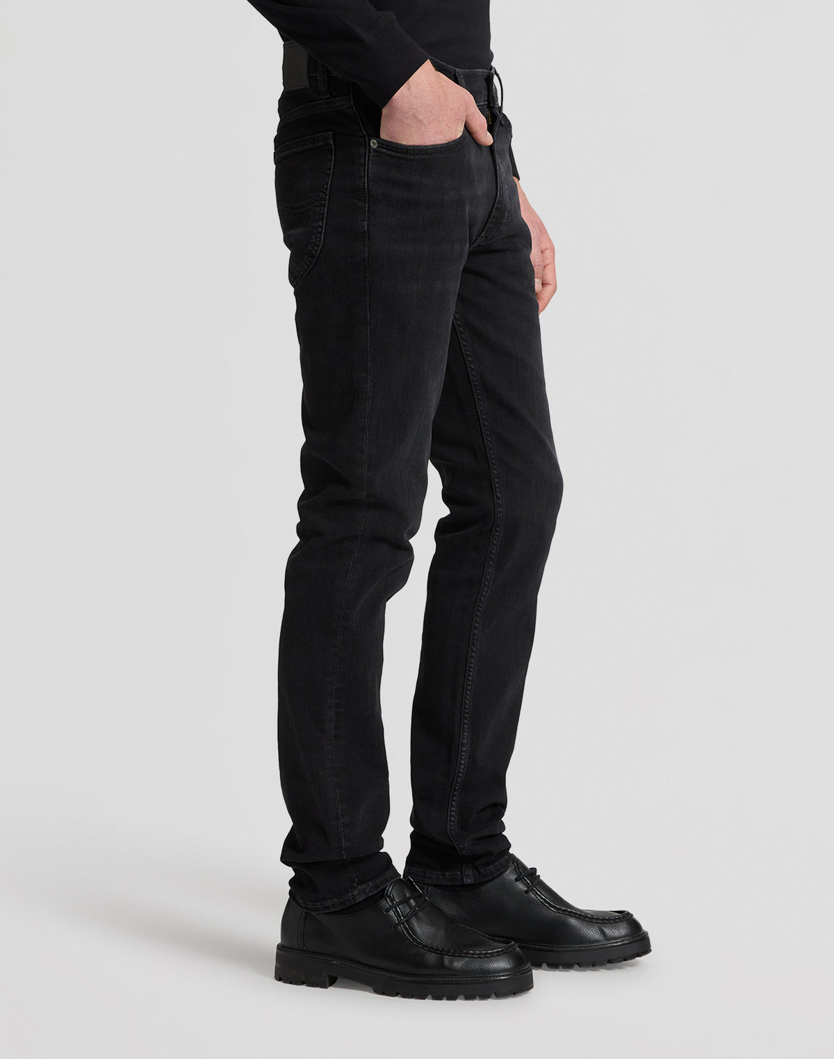 LEE LUKE midnight trail 112386447 von LEE