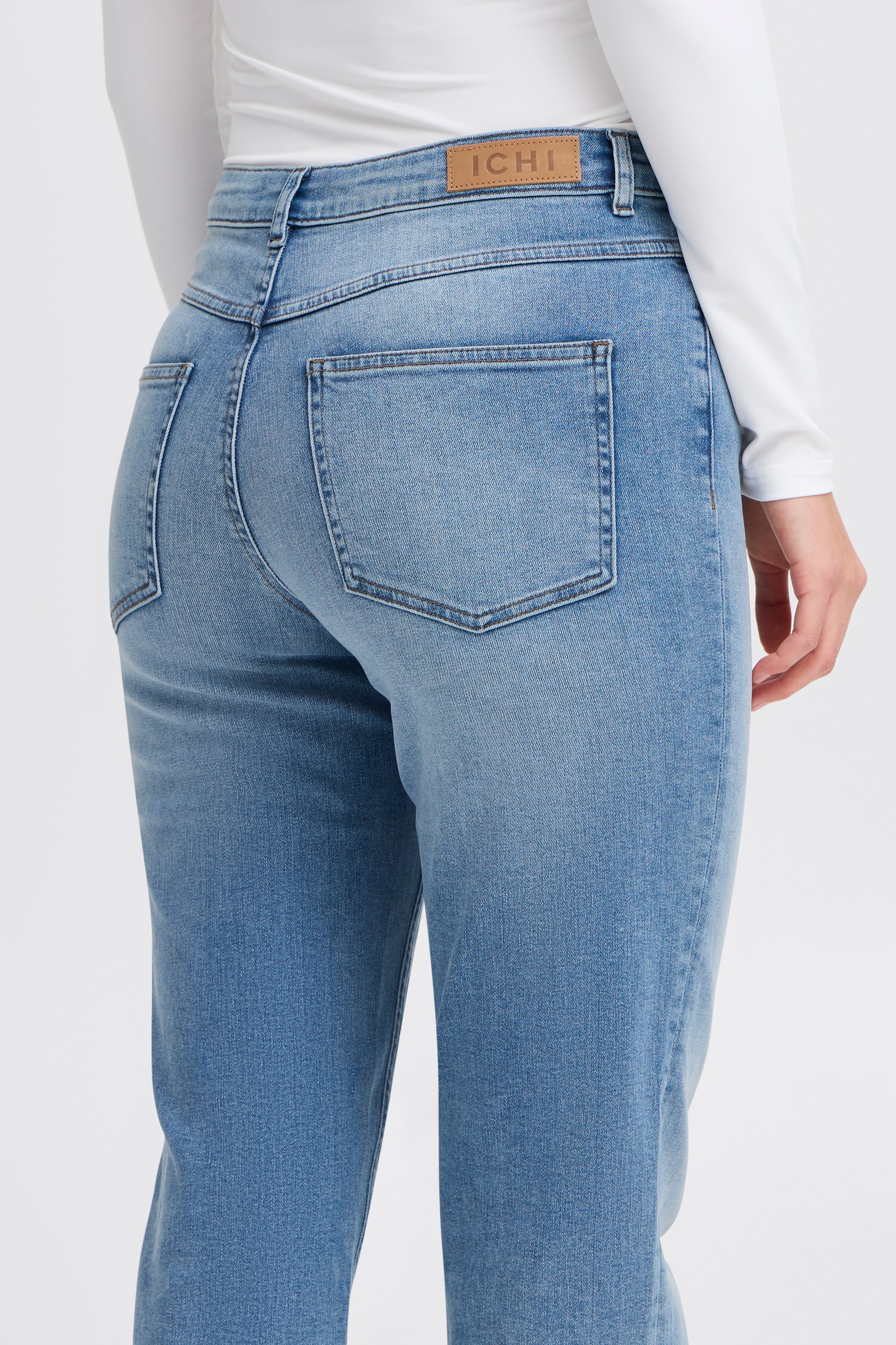 ICHI IHTWIGGY Raven Denim Tapered Jeans - Powder Sky Blue - 20110967.19044 von ICHI