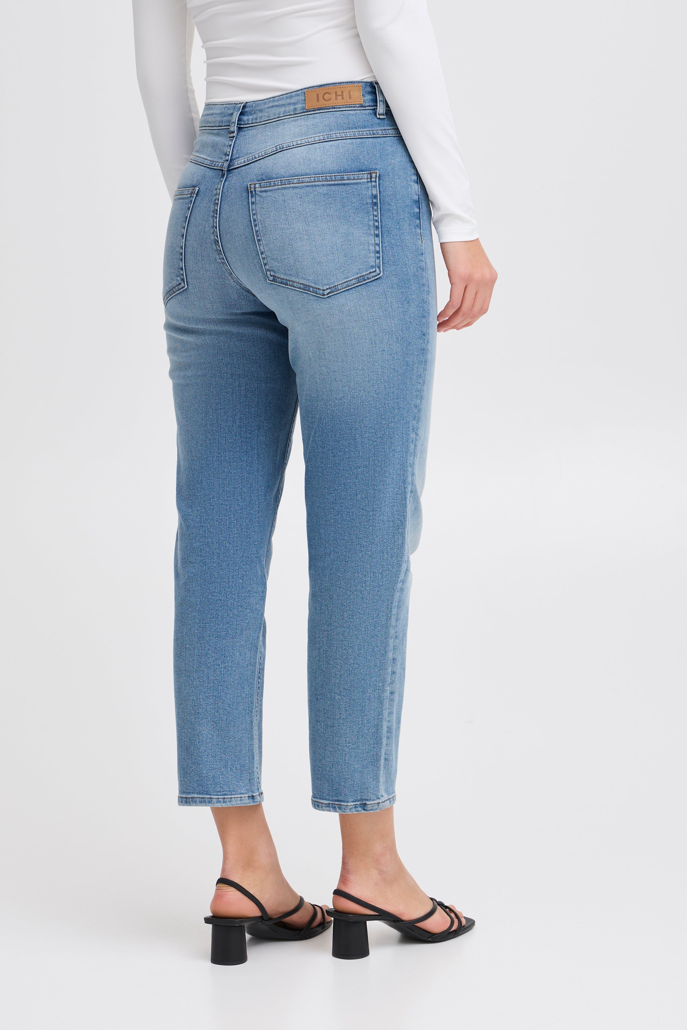 ICHI IHTWIGGY Raven Denim Tapered Jeans - Powder Sky Blue - 20110967.19044 von ICHI