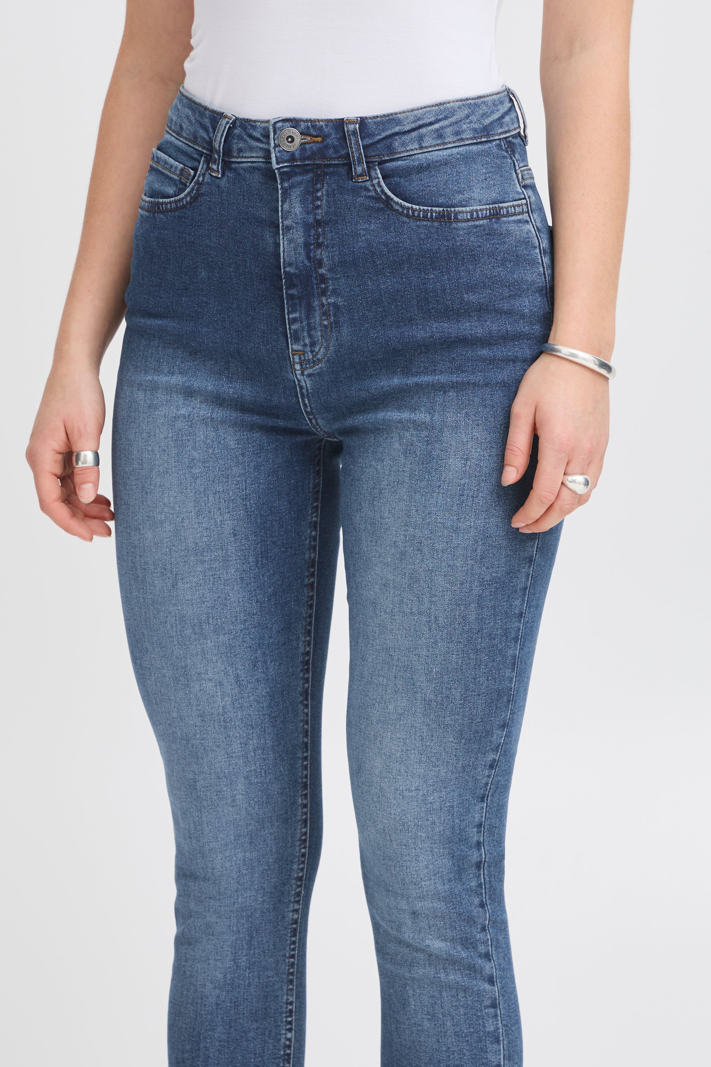ICHI IHTWIGGY Slim High Waist Jeans - Seafoam Indigo - 20122631.200339 von ICHI
