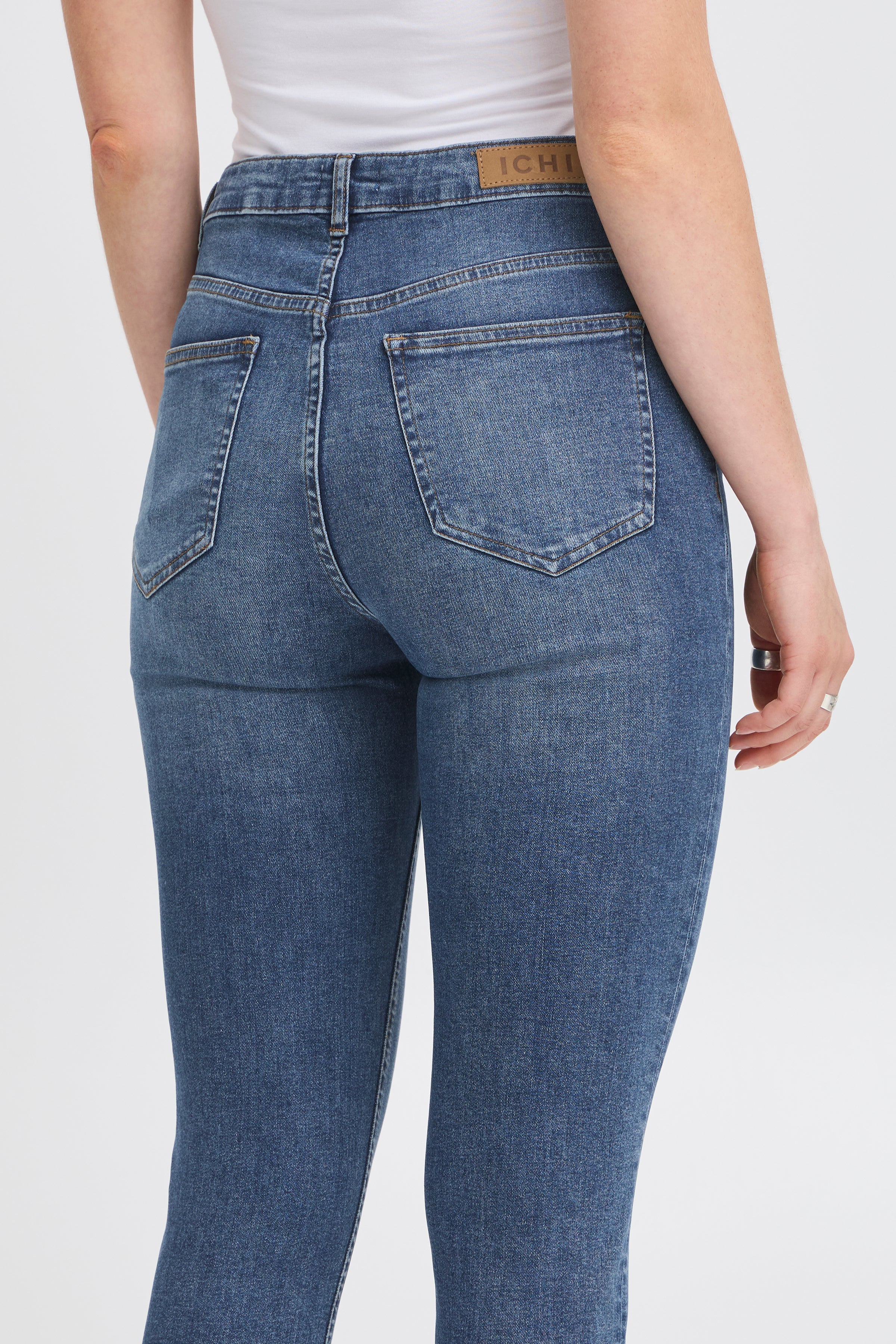 ICHI IHTWIGGY Slim High Waist Jeans - Seafoam Indigo - 20122631.200339 von ICHI