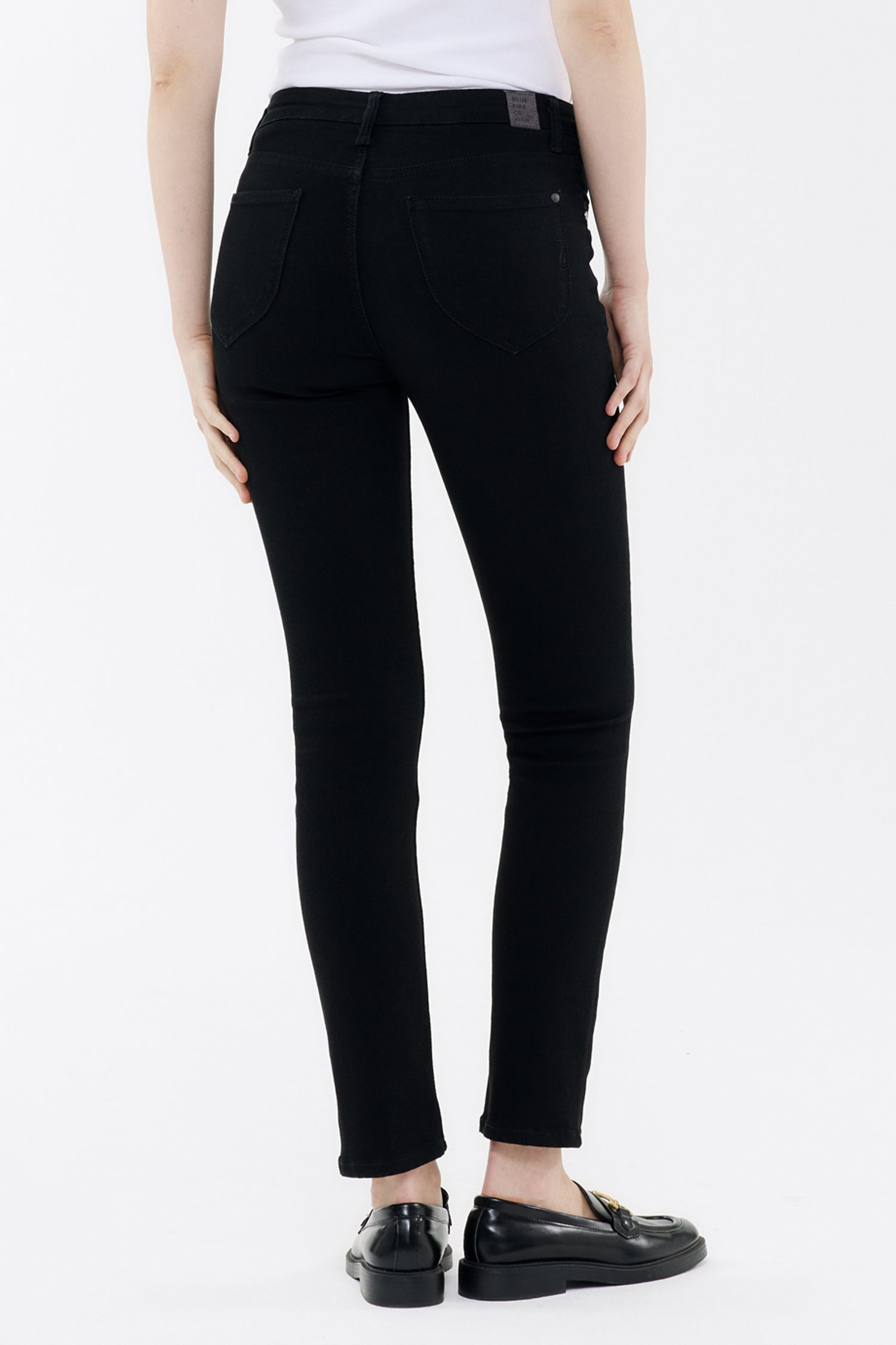 BLUE FIRE Nancy Slim Jeans - Deep Noir Black - 1001.269 von Blue Fire
