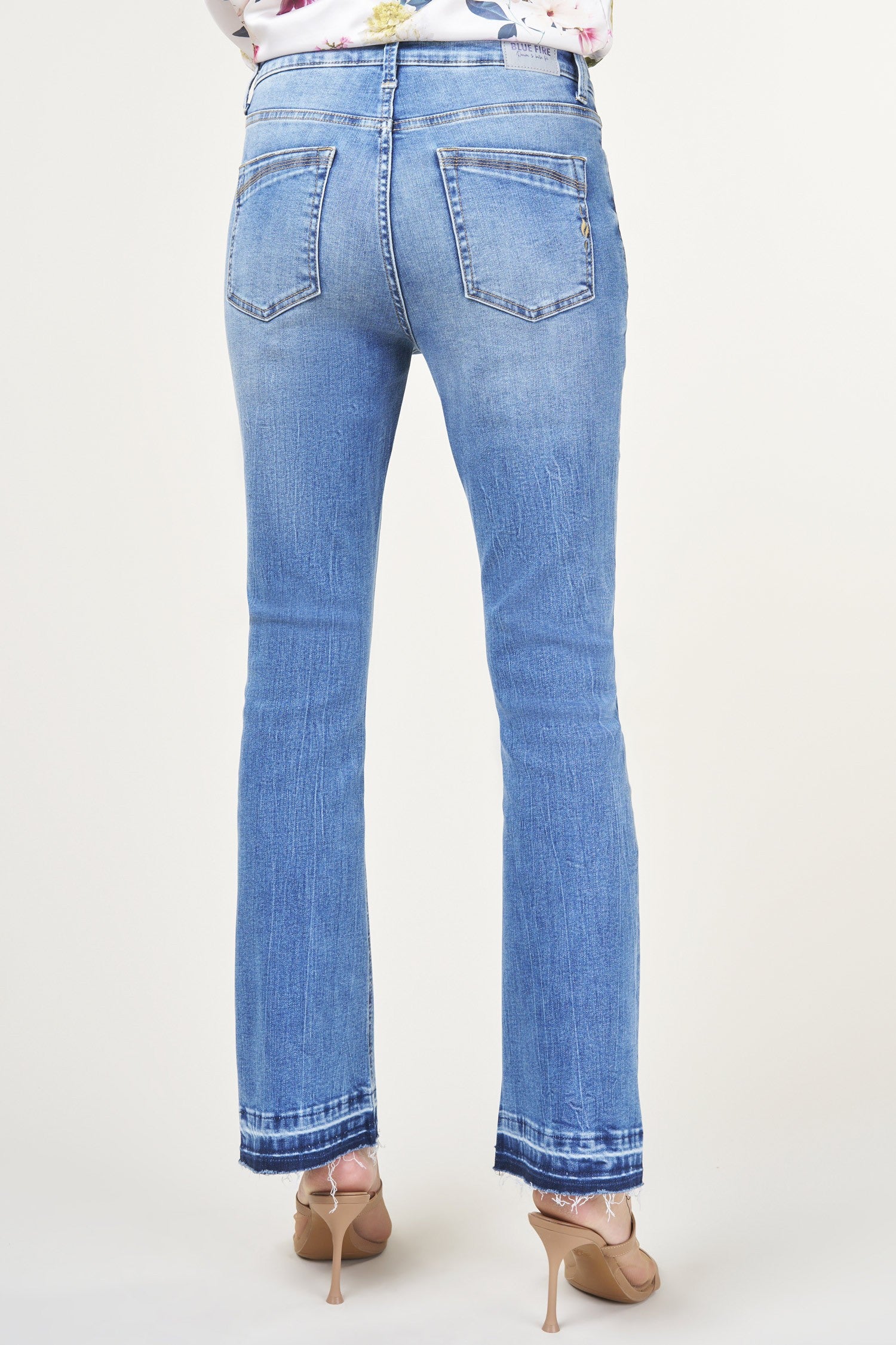BLUE FIRE Vicky Bootcut Jeans - Sunlit Shallow Blue - 1091.4416 von Blue Fire