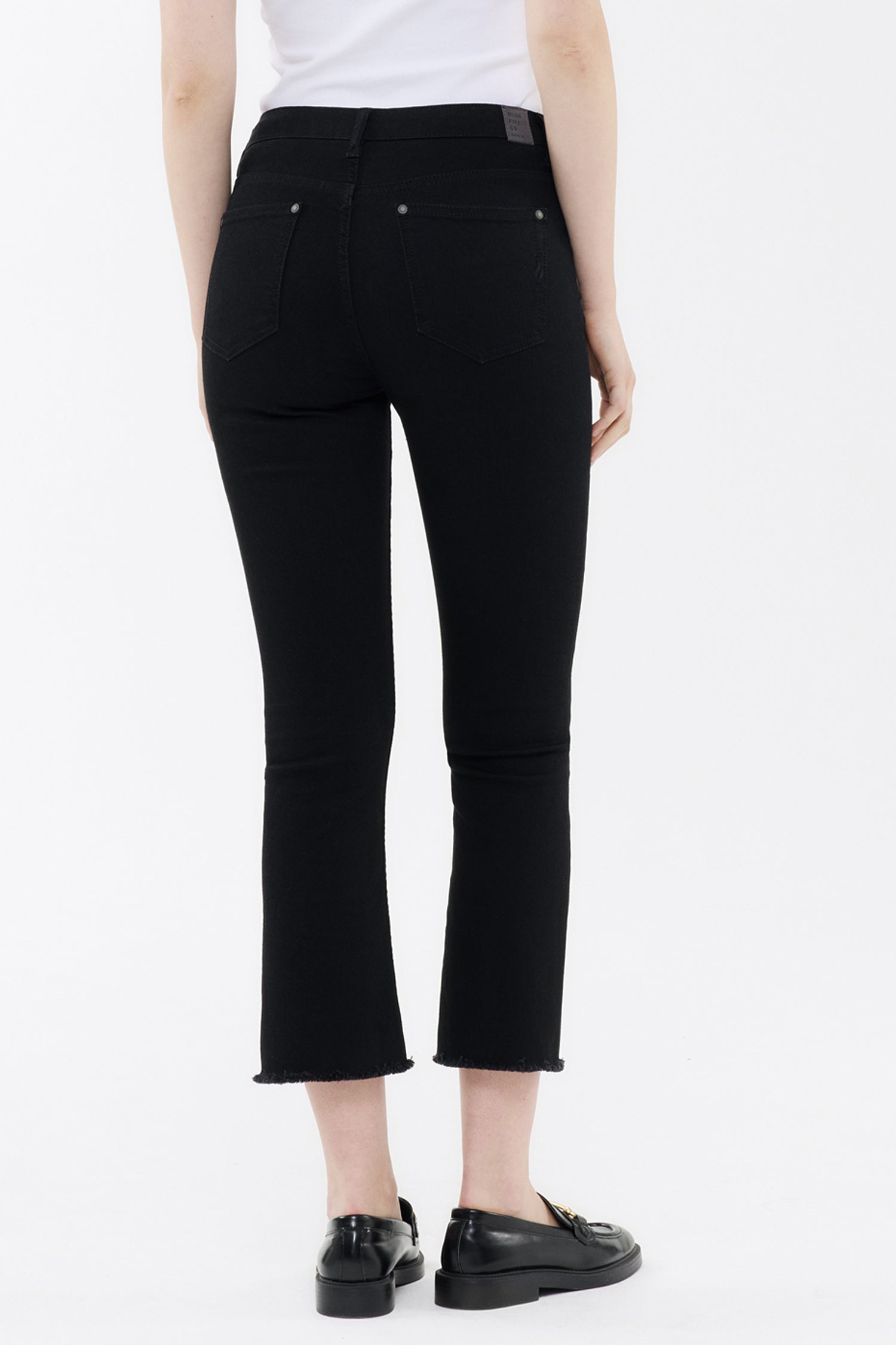 BLUE FIRE Emma Cropped Flare Jeans - Deep Noir Black - 1115.269 von Blue Fire