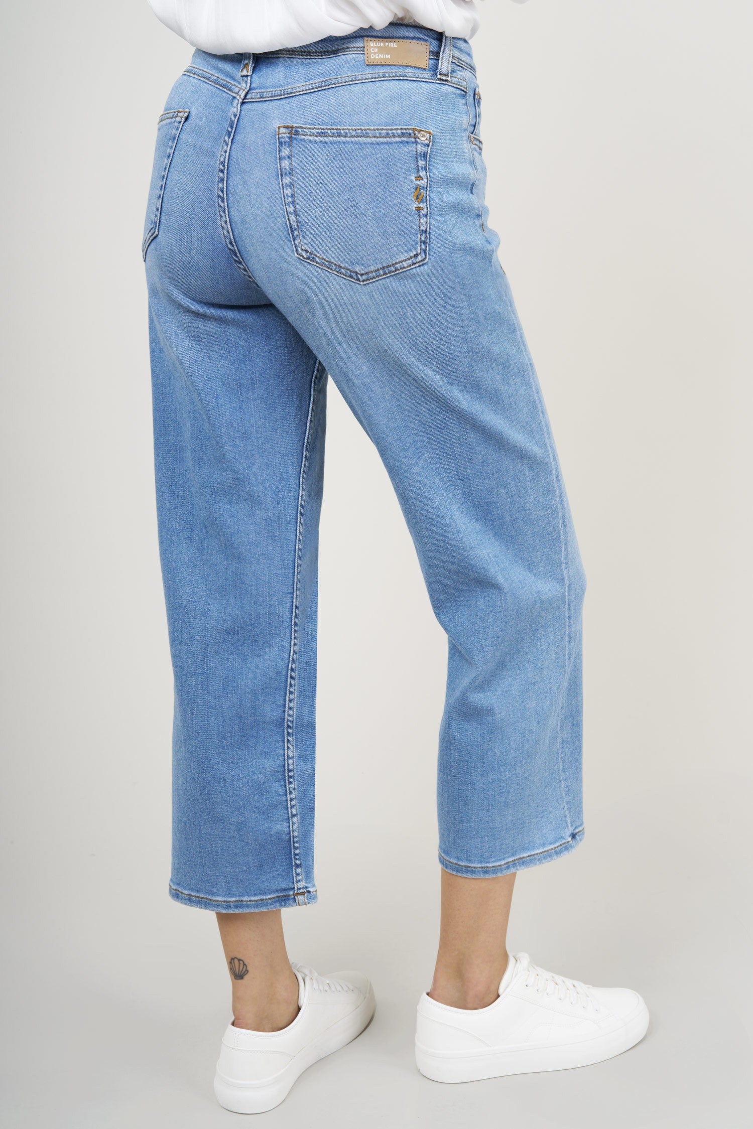 BLUE FIRE Judy Culotte Jeans - Washed Sky Blue - 1156.260 von Blue Fire