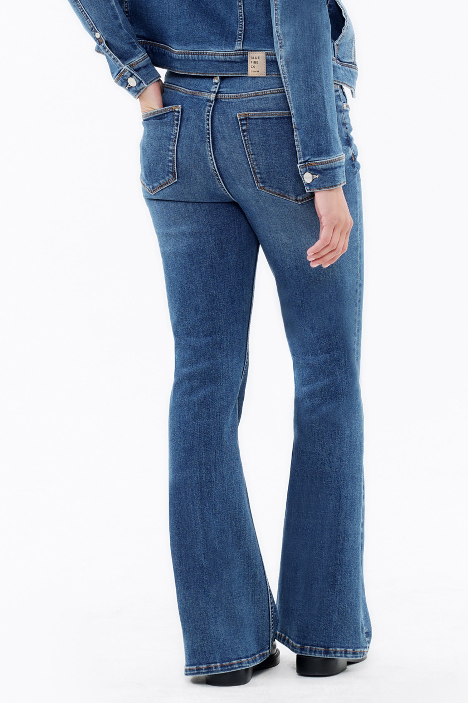 BLUE FIRE Sunny Bootcut Jeans - Cobalt Breeze Blue - 1189.265 von Blue Fire