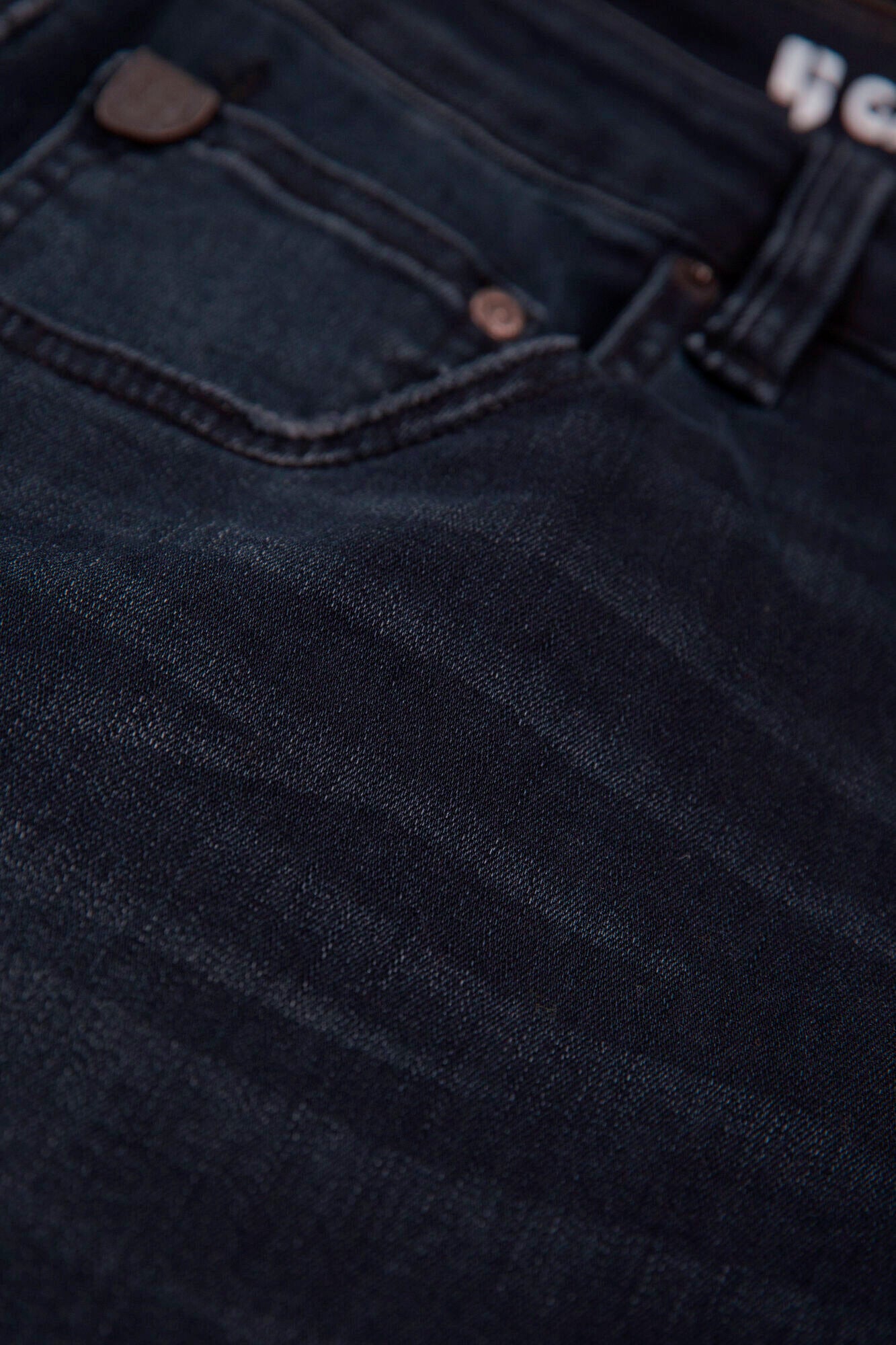 GARCIA RUSSO Flow Denim - Midnight Abyss - 611.9510 von Garcia Jeans
