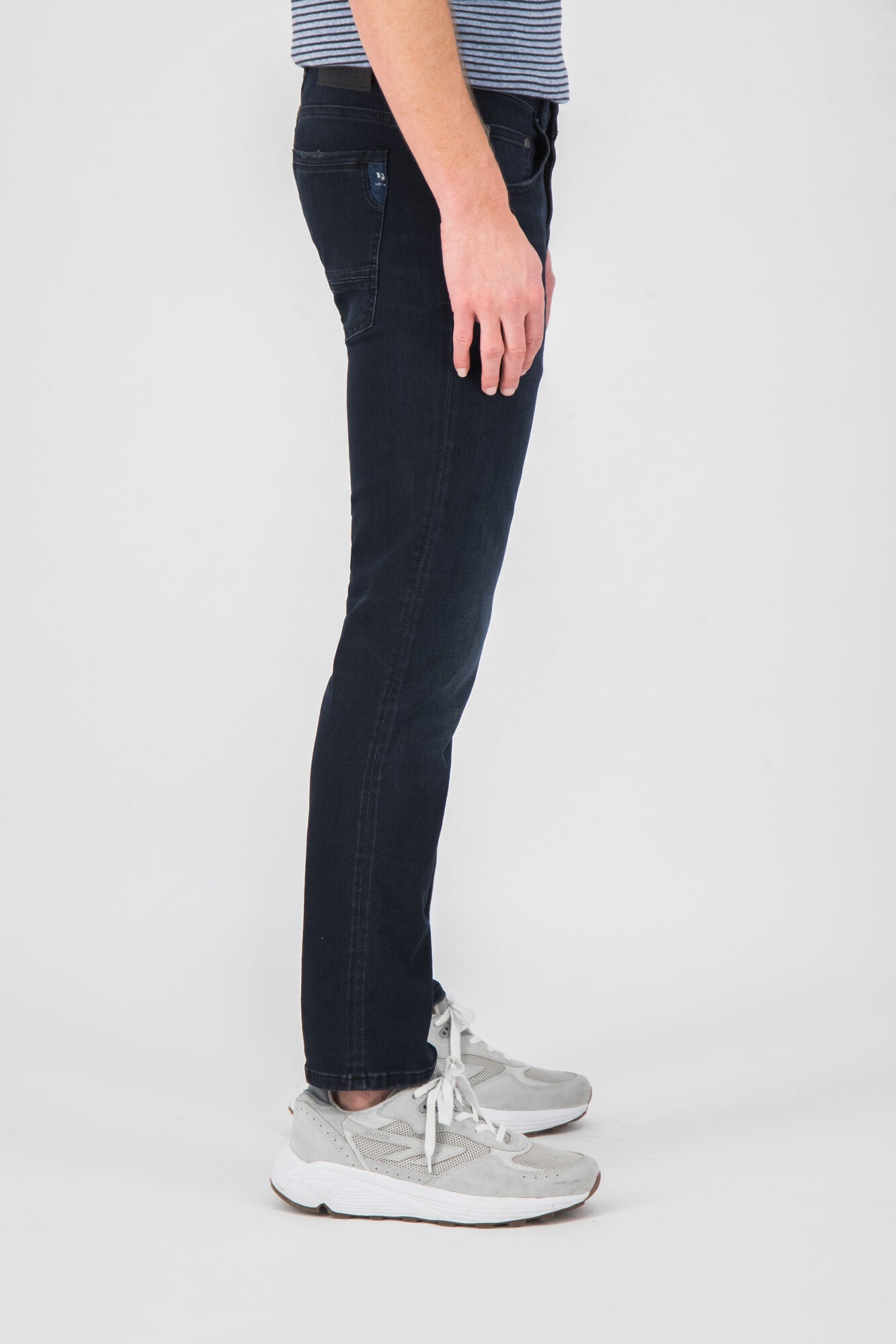GARCIA RUSSO Flow Denim - Midnight Abyss - 611.9510 von Garcia Jeans