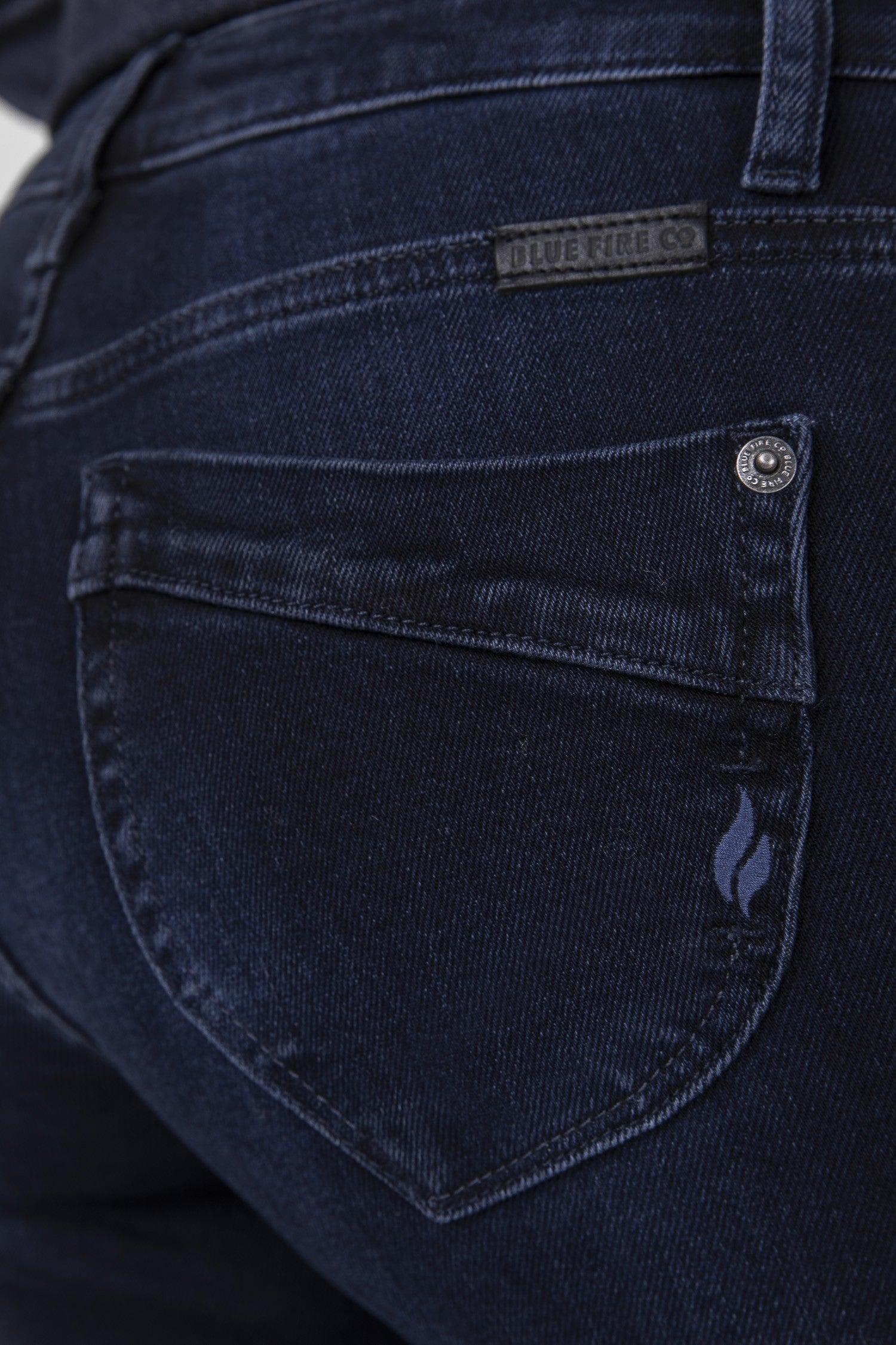 BLUE FIRE Nancy Slim Jeans - Deep Midnight Used - 1001.2196 von Blue Fire