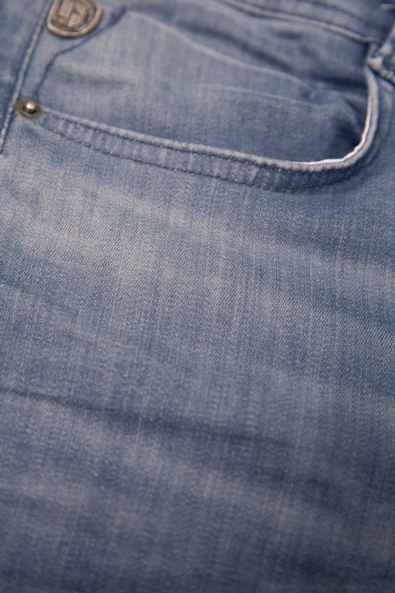 GARCIA JEANS Rocko Five Pocket - Cloudwash Indigo - 690.3925 von Garcia Jeans