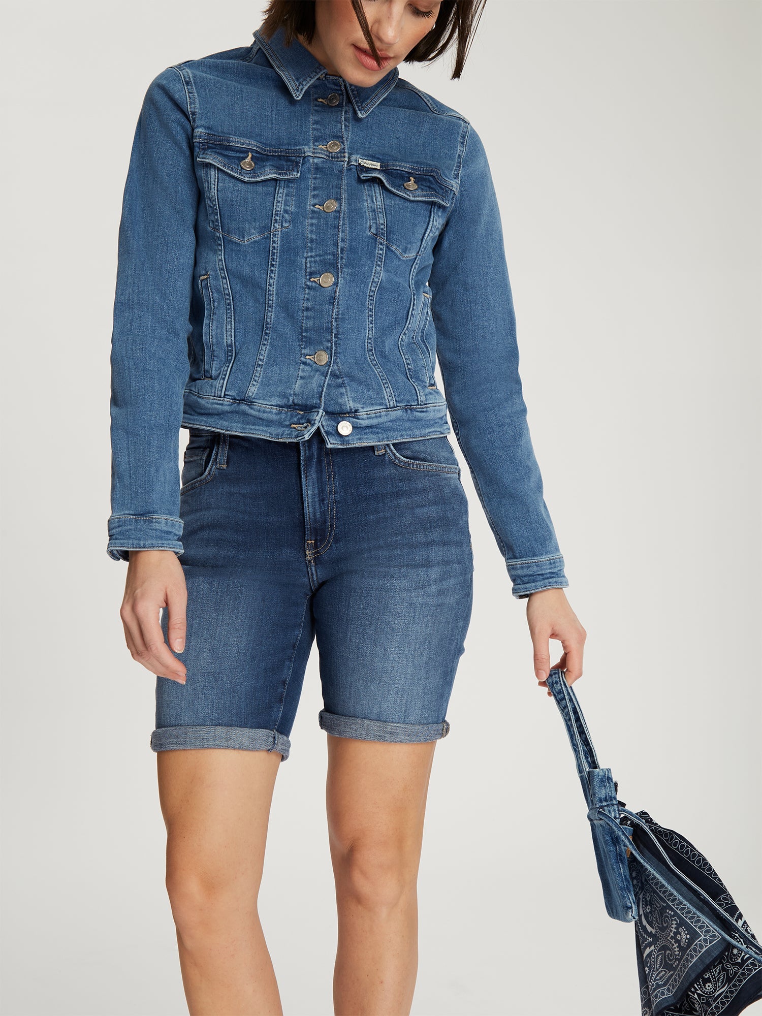 CROSS JEANS Brooke Shorts - Deep Indigo Haze - A619-010 von Cross Jeans