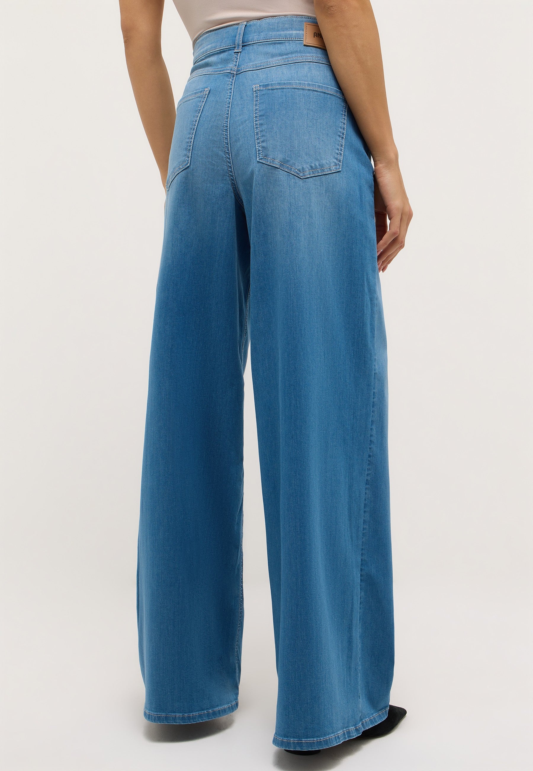 ANGELS Liva Wide Leg Jeans - Breezy Coastal Blue - 332 2300.3458 von Angels Jeans
