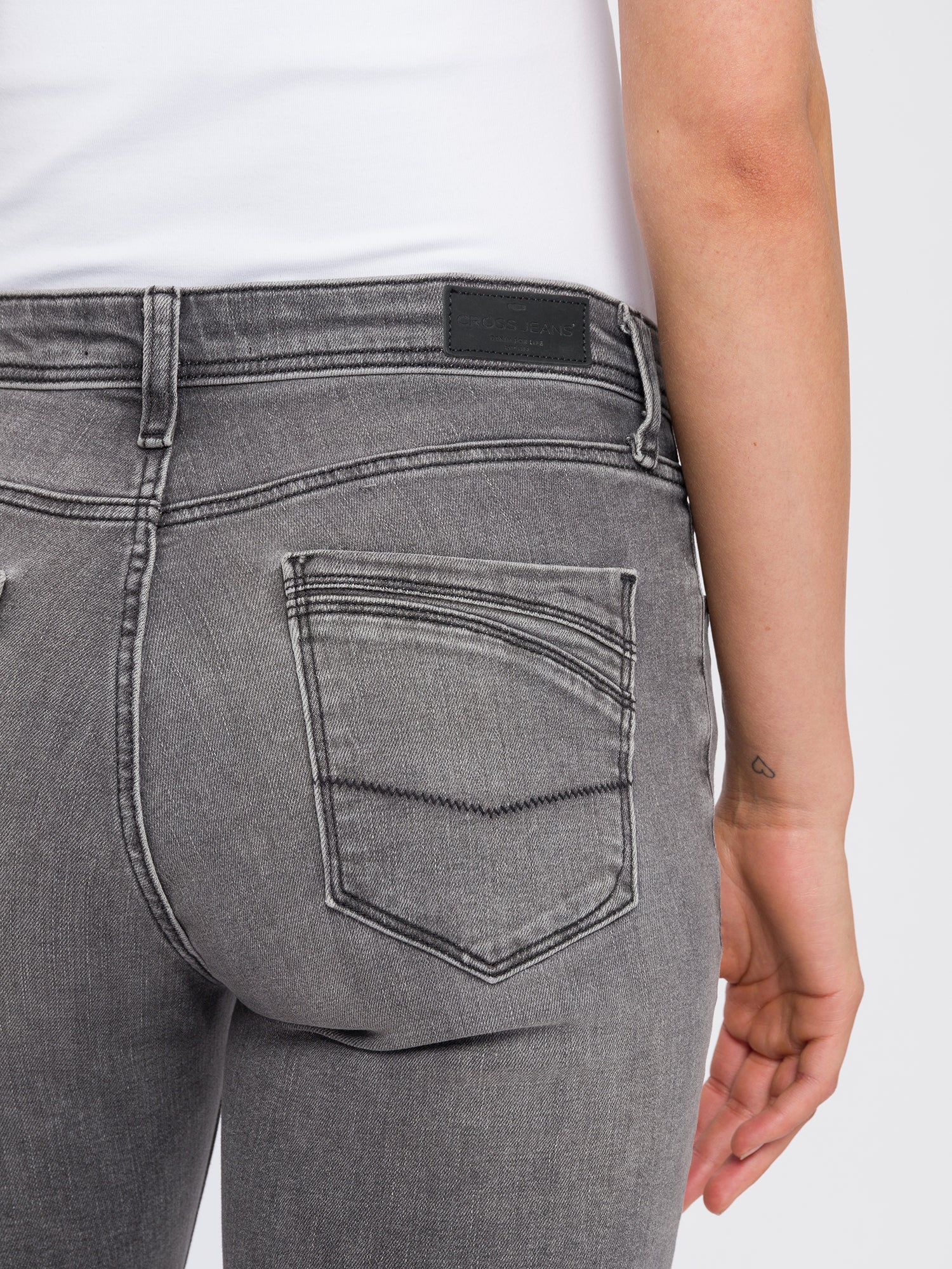 CROSS JEANS Anya Five Pocket - Smoky Granite Grey - P489-204 von Cross Jeans