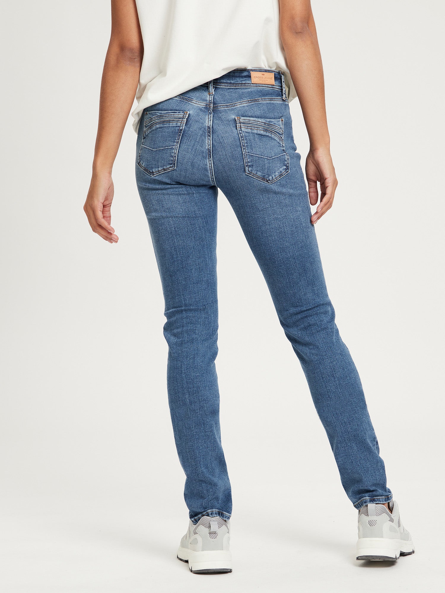 CROSS JEANS Anya Five Pocket - Indigo Wash Moon - P489-228 von Cross Jeans