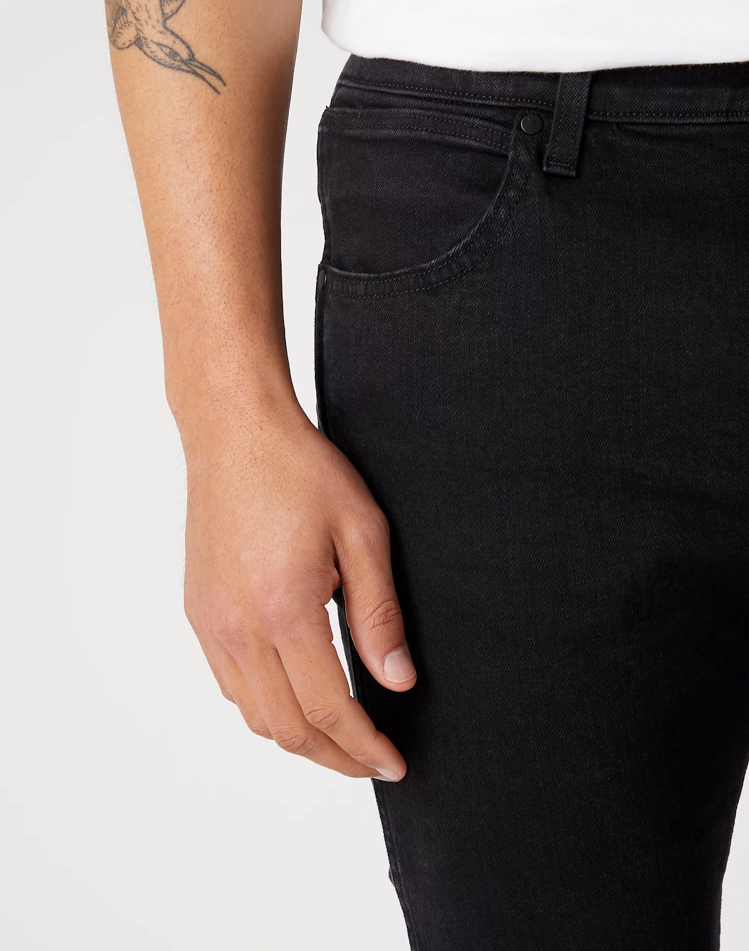WRANGLER Larston Slim Tapered Jeans - Midnight Shadow Black - 112341423 von Wrangler