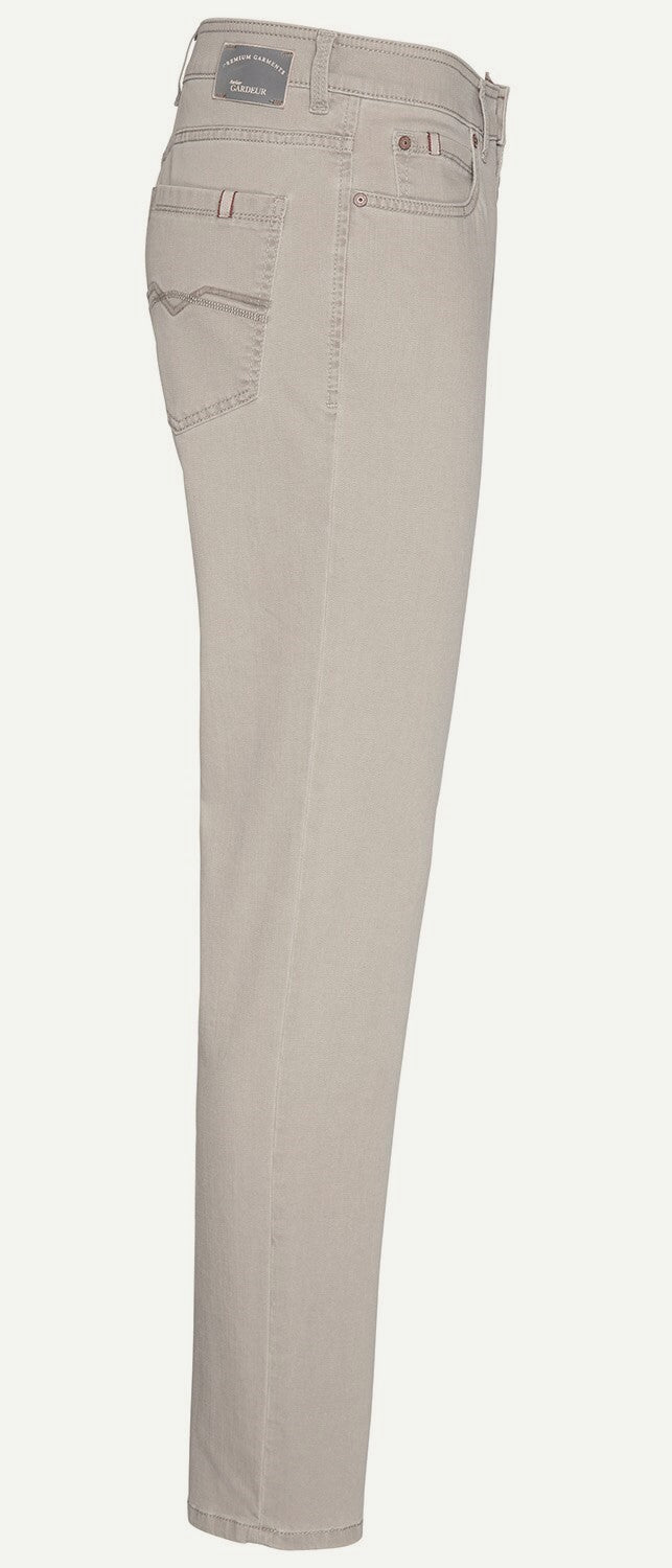 ATELIER GARDEUR Batu Modern-Fit Jeans - Warm Sandstone - 2-411121-12 von Atelier Gardeur