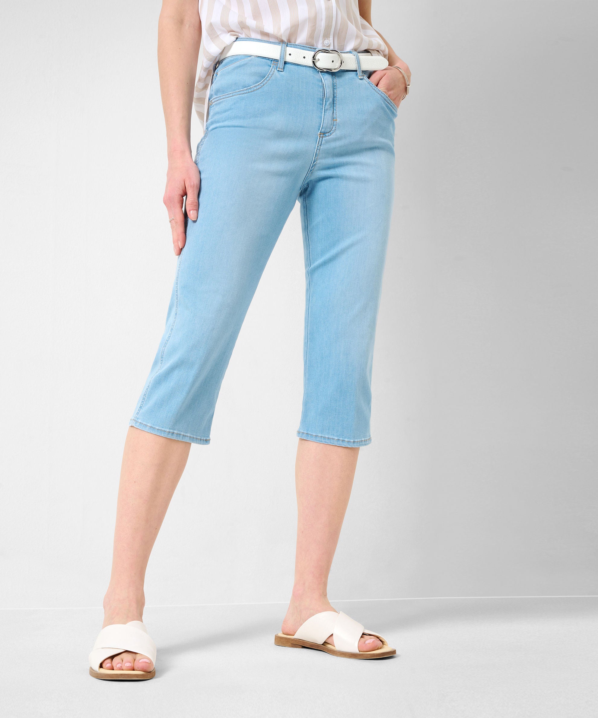BRAX SHAKIRA C Capri Jeans - Sky Mist Wash - 9960220 74-7928-29