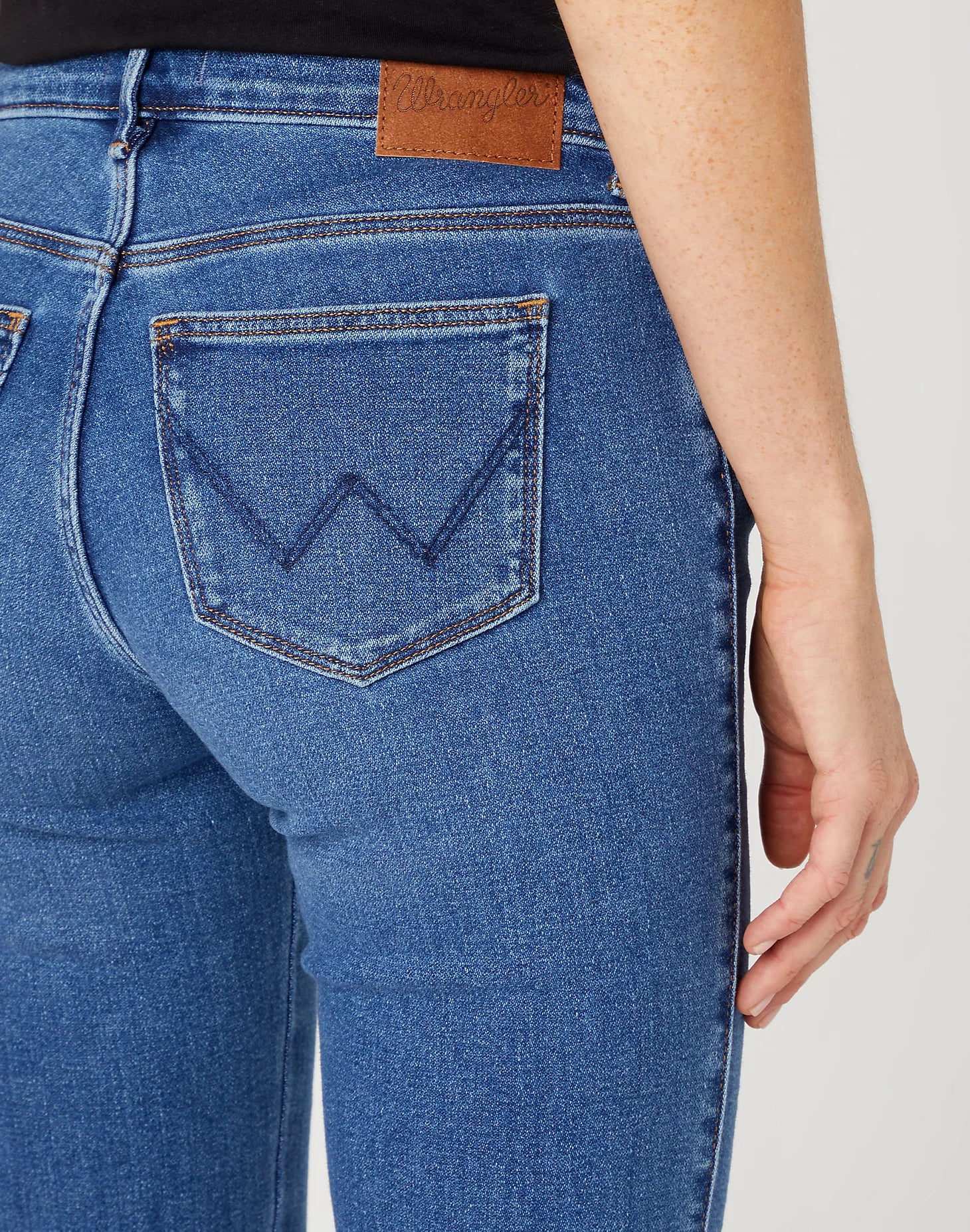 WRANGLER BOOTCUT camellia - Ocean Wash Indigo - 112327595 von Wrangler