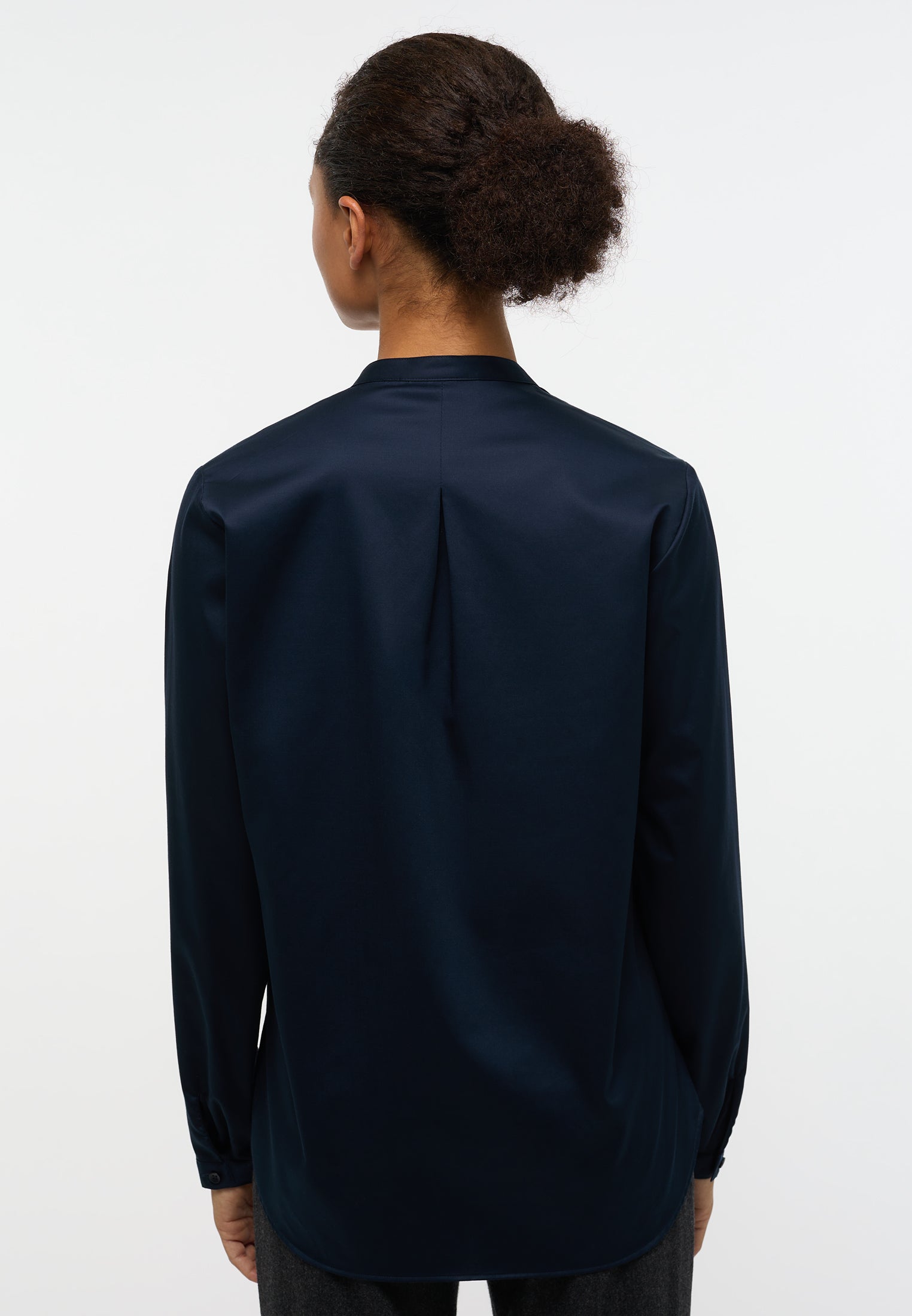 ETERNA LOOSE FIT Bluse - Midnight Navy Satin - 5585-19-D931 von Eterna