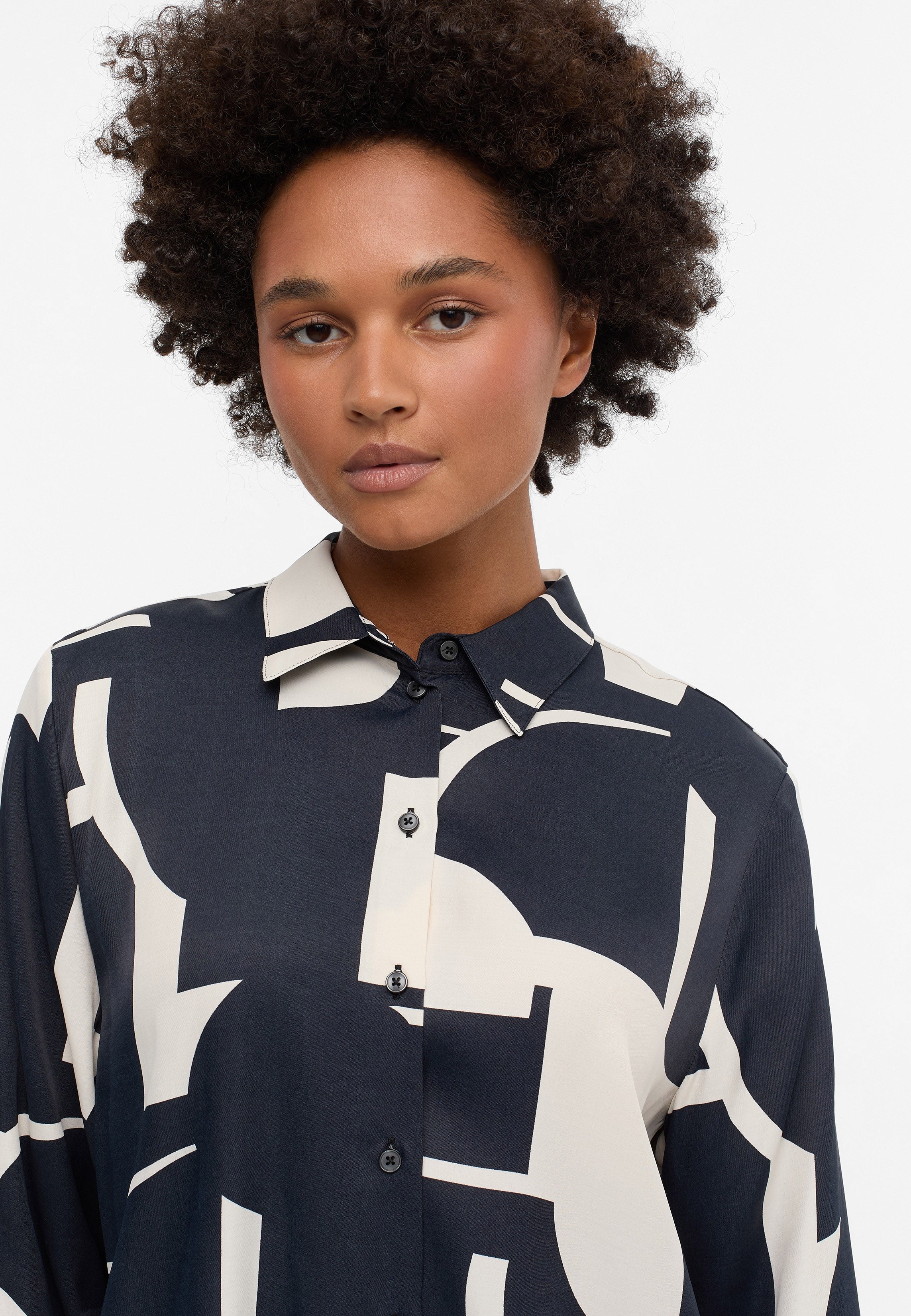 ETERNA LOOSE FIT Bluse - Navy & Chalk Print - 7584-39-D923