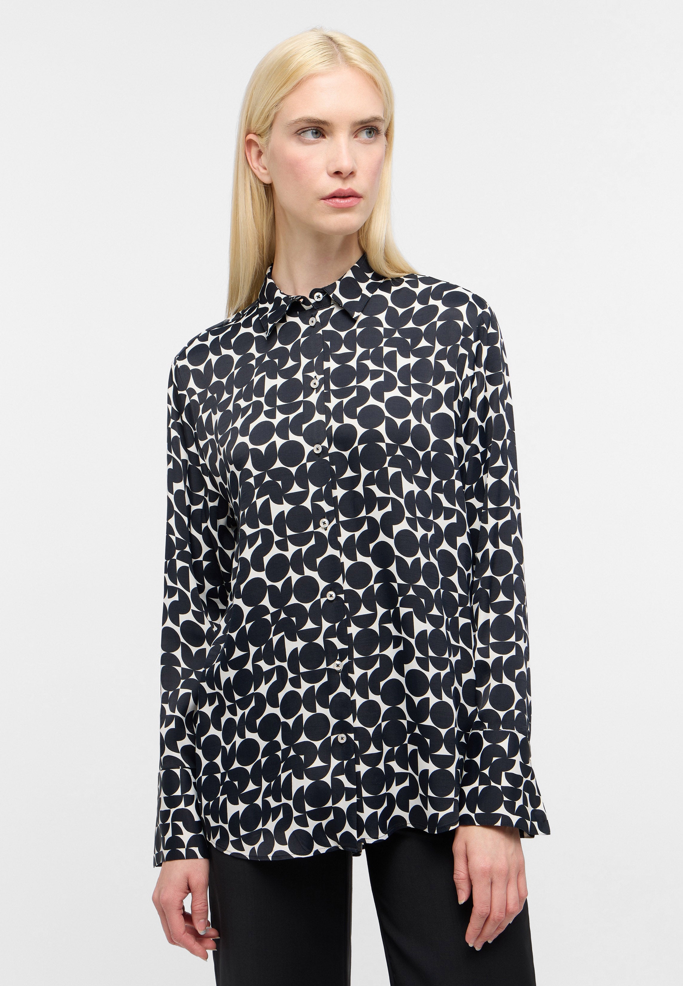 ETERNA Loose Fit Bluse - Cream Noir Dots - 7756-25-D923