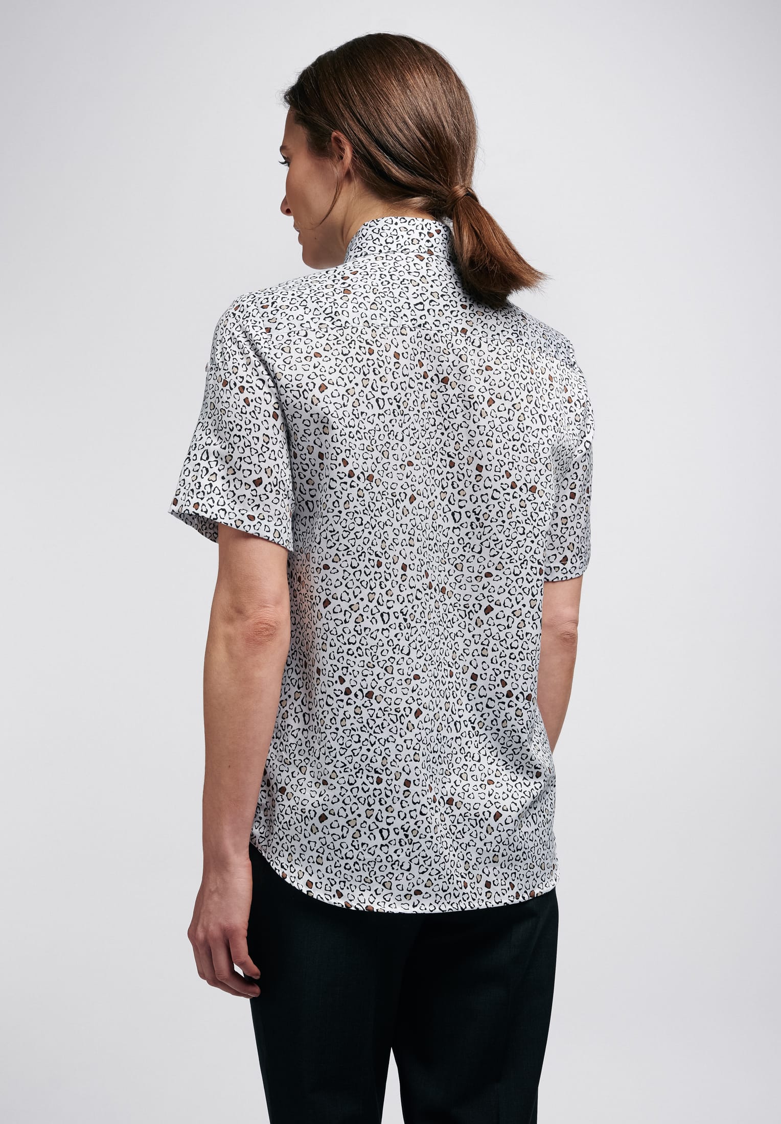 ETERNA CLASSIC FIT Kurz Arm Bluse - Snow Leopard Confetti - 7472-01-H642 von Eterna