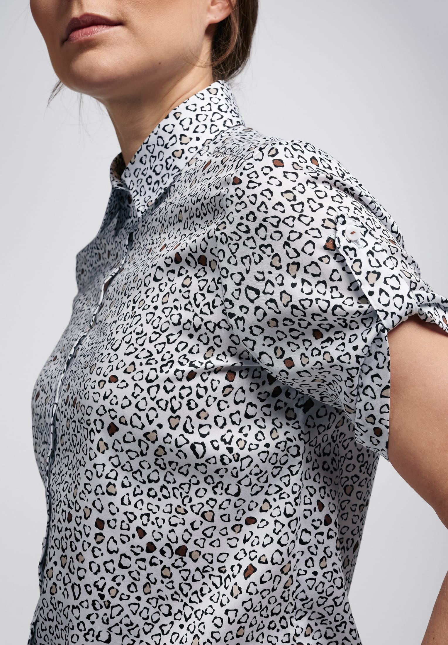 ETERNA CLASSIC FIT Kurz Arm Bluse - Snow Leopard Confetti - 7472-01-H642 von Eterna