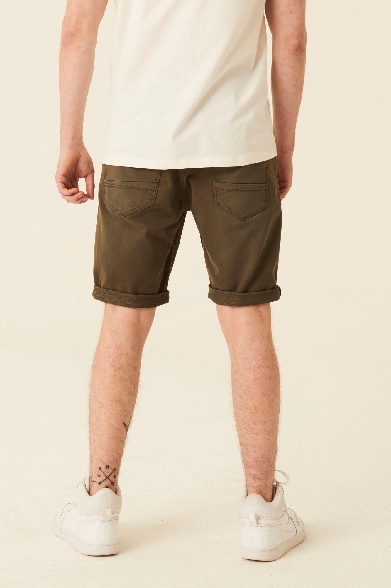 GARCIA JEANS Savio Short - Deep Olive Shade - 635.1970 von Garcia Jeans