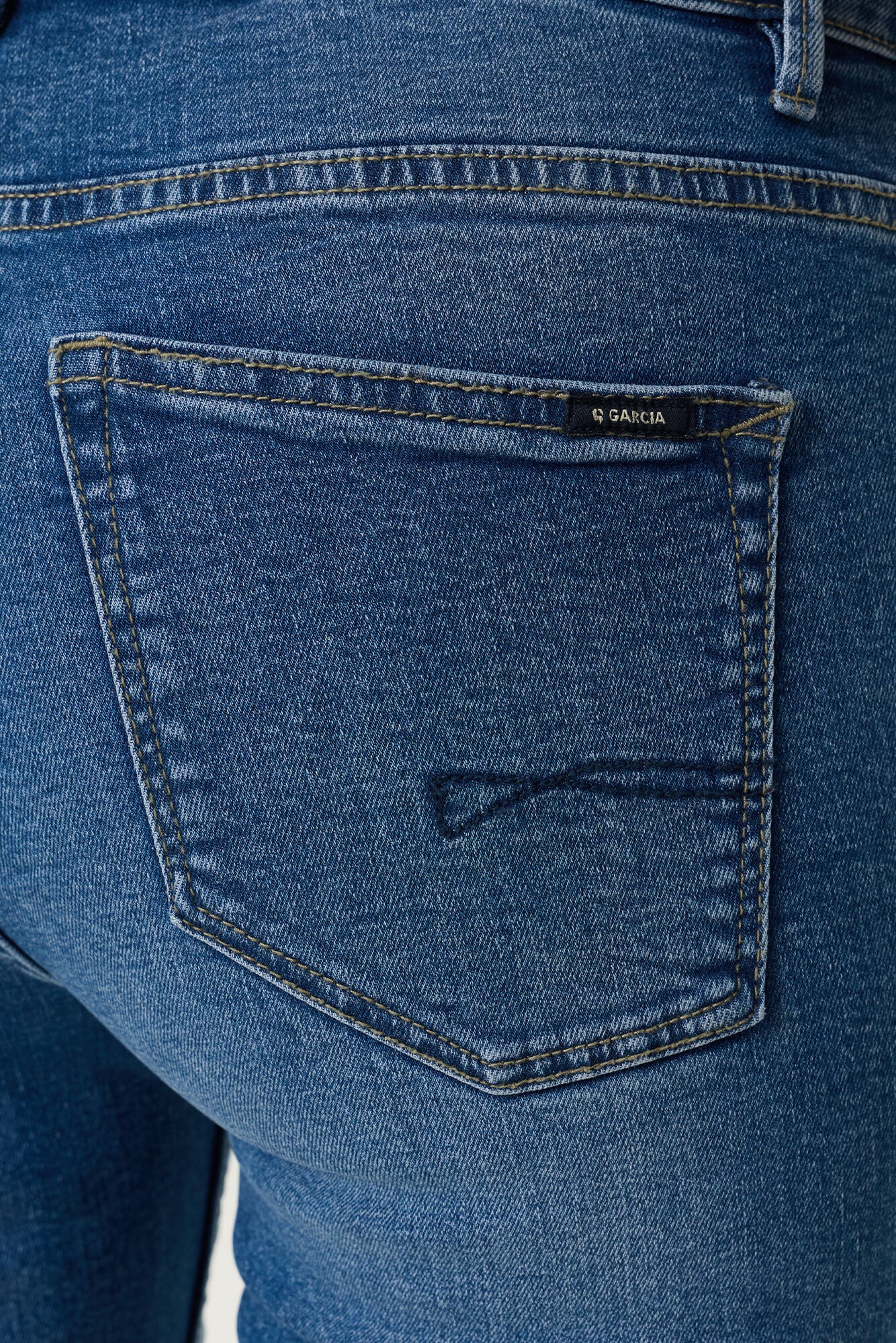 GARCIA CELIA CAPRI medium used blue 281.5282