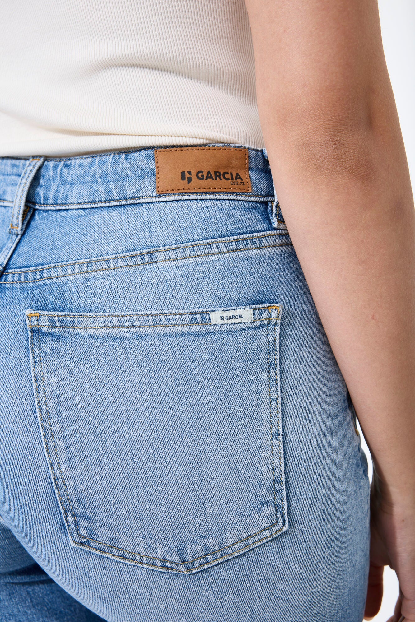 GARCIA JEANS Isabella Mom Jeans - Faded Denim Mist - 286.6382 von Garcia Jeans