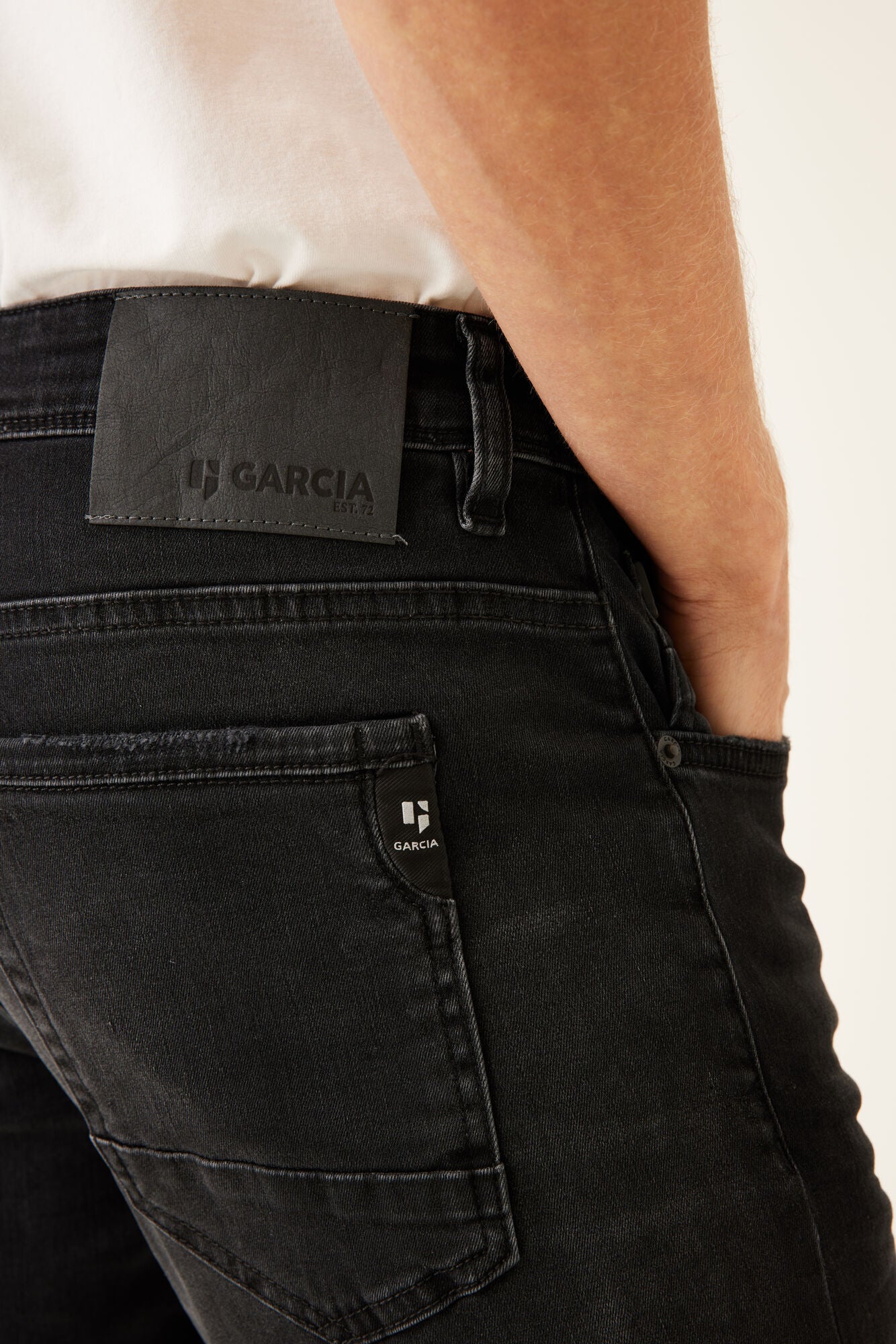 GARCIA SAVIO Five Pocket - Midnight Slate Black - 630.6695 von Garcia Jeans