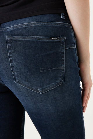 GARCIA CARO Curved Jeans - Midnight Ocean Blue - 285.8085