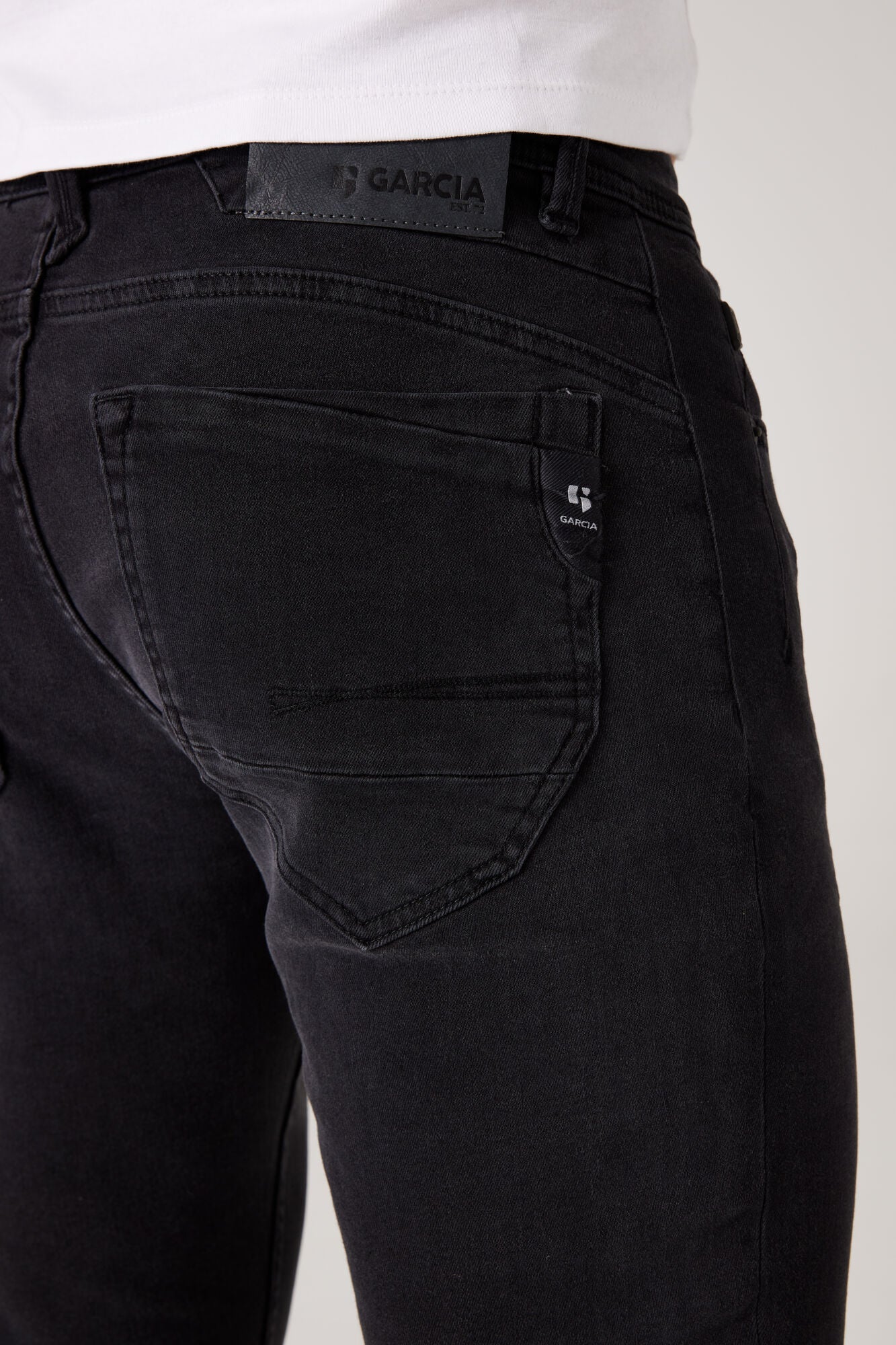 GARCIA ROCKO Slim Fit - Graphite Shadow Black - 690.9291