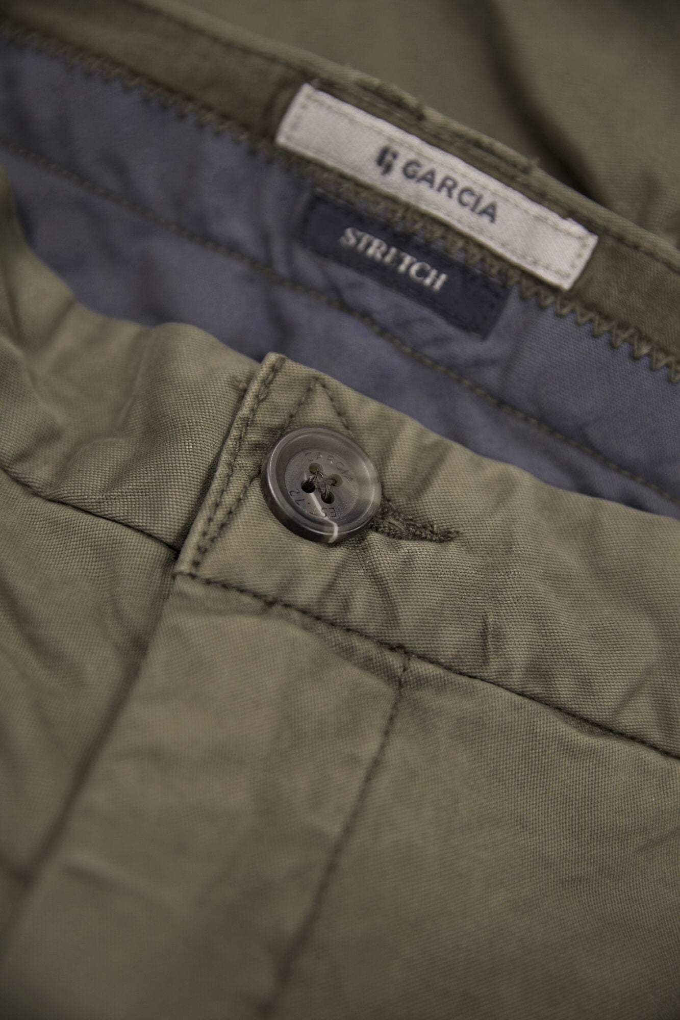 GARCIA JEANS Santo Chino - Olive Drift - GS110353.1970