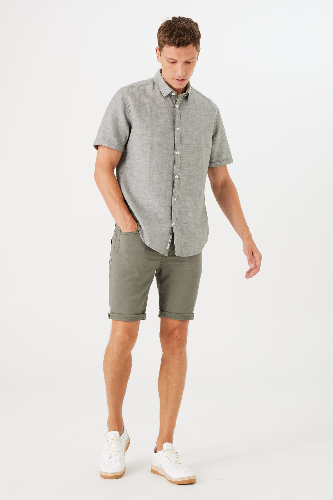GARCIA JEANS Rocko Short - Mossy Sage Green - 695.2050 von Garcia Jeans