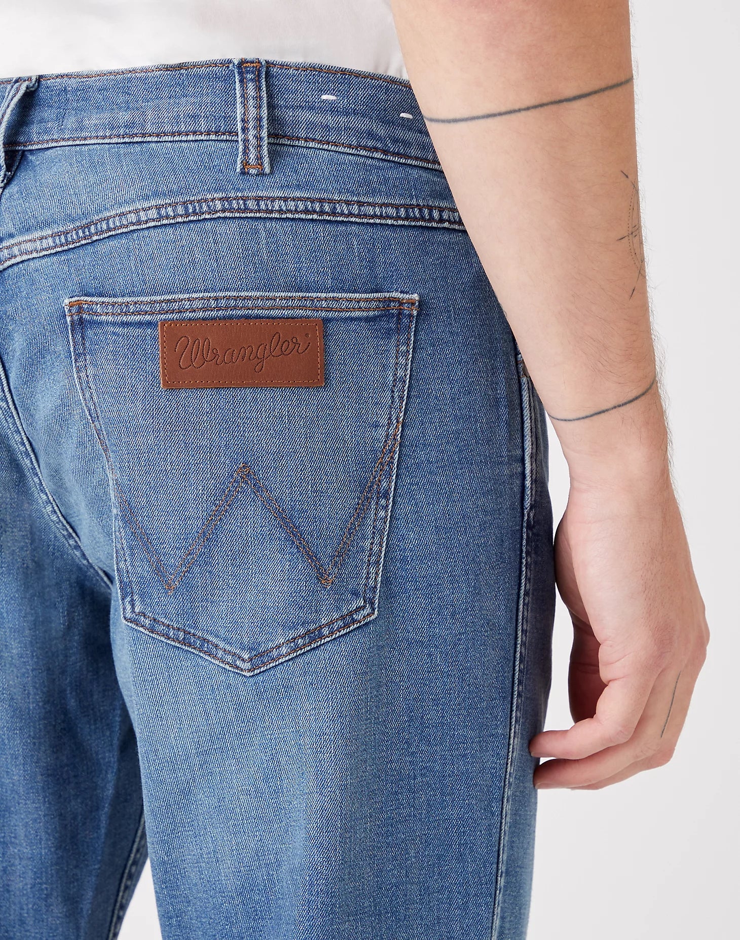 WRANGLER GREENSBORO Jeans - Harbor Mist Blue - W15QYJ38R von Wrangler