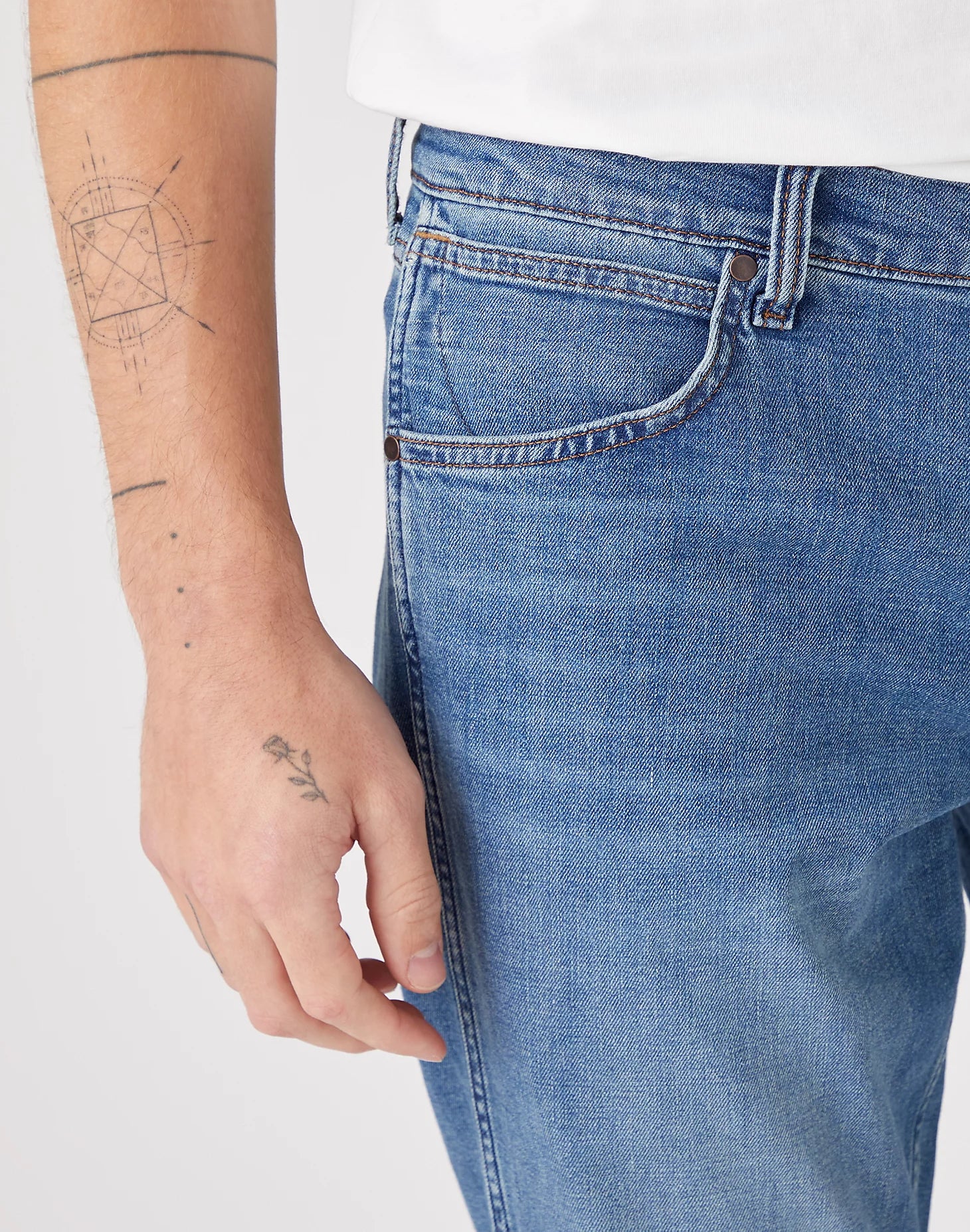 WRANGLER GREENSBORO Jeans - Harbor Mist Blue - W15QYJ38R von Wrangler