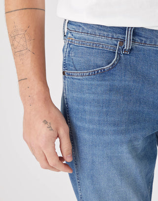 WRANGLER GREENSBORO Jeans - Harbor Mist Blue - W15QYJ38R