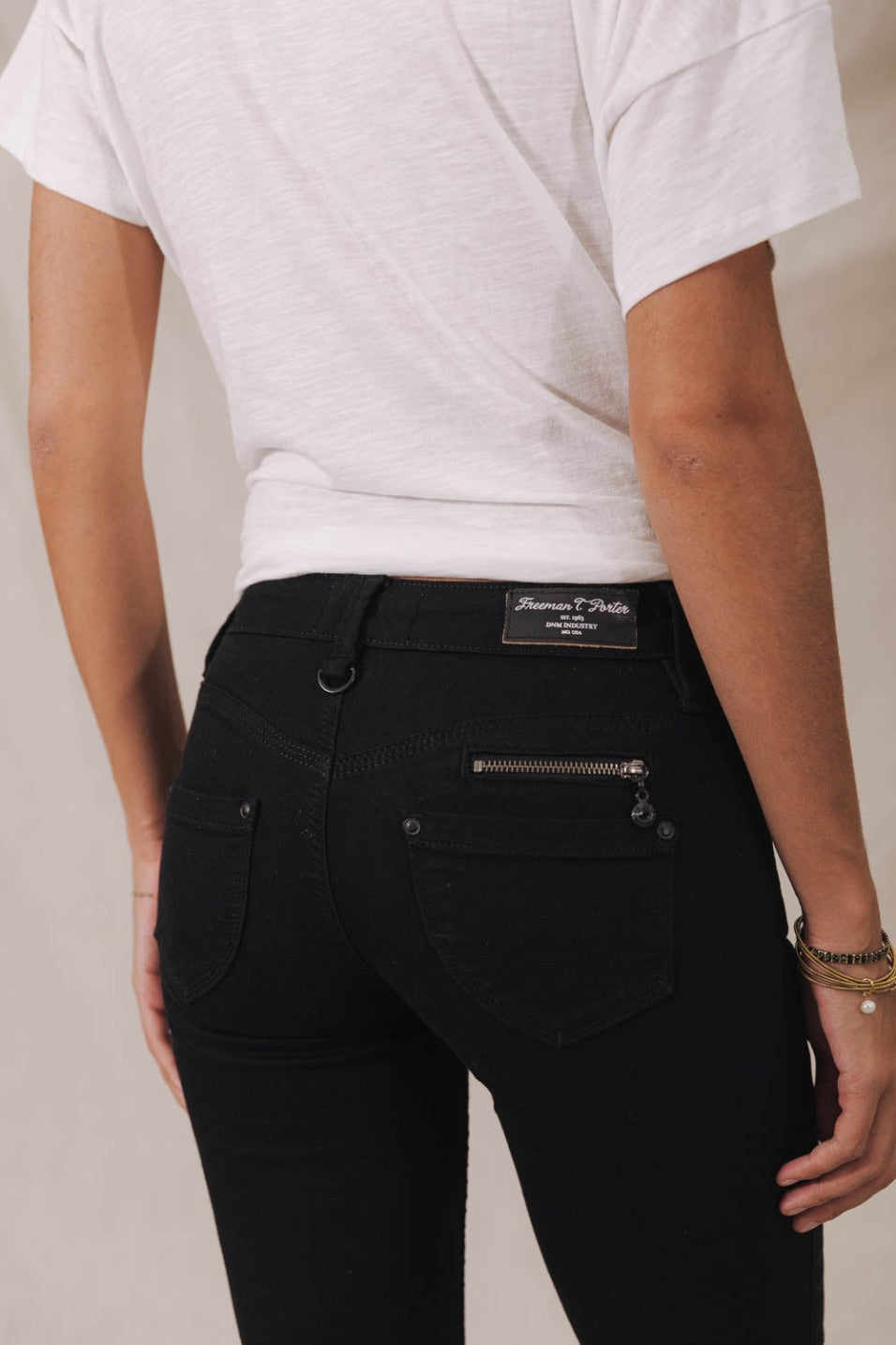 FREEMAN T. PORTER Alexa Slim Five Pocket - Obsidian Night Black - 25638 205.12 von Freeman T. Porter
