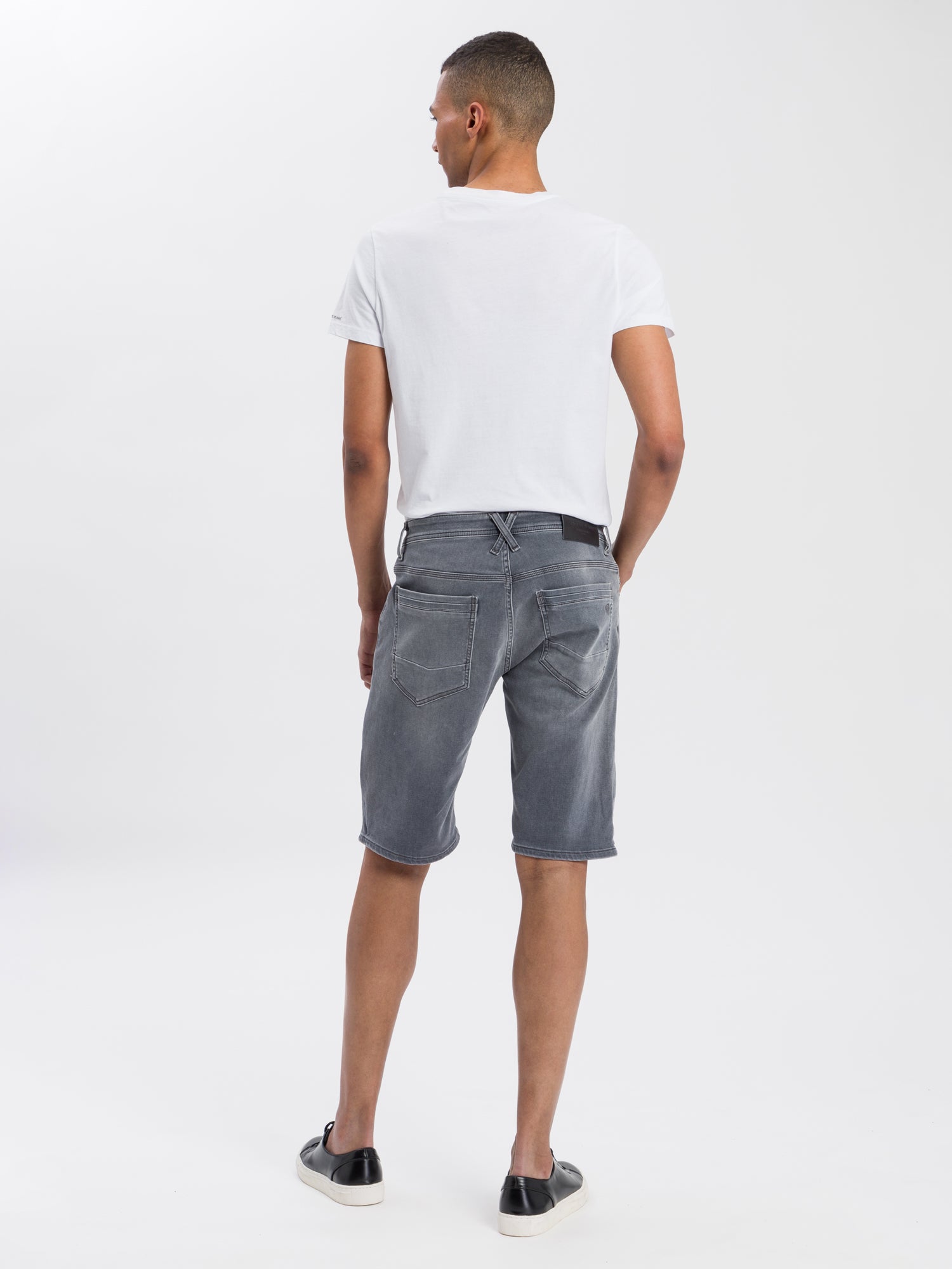 CROSS JEANS Leom Shorts - Silver Ash Blue - A565-141 von Cross Jeans