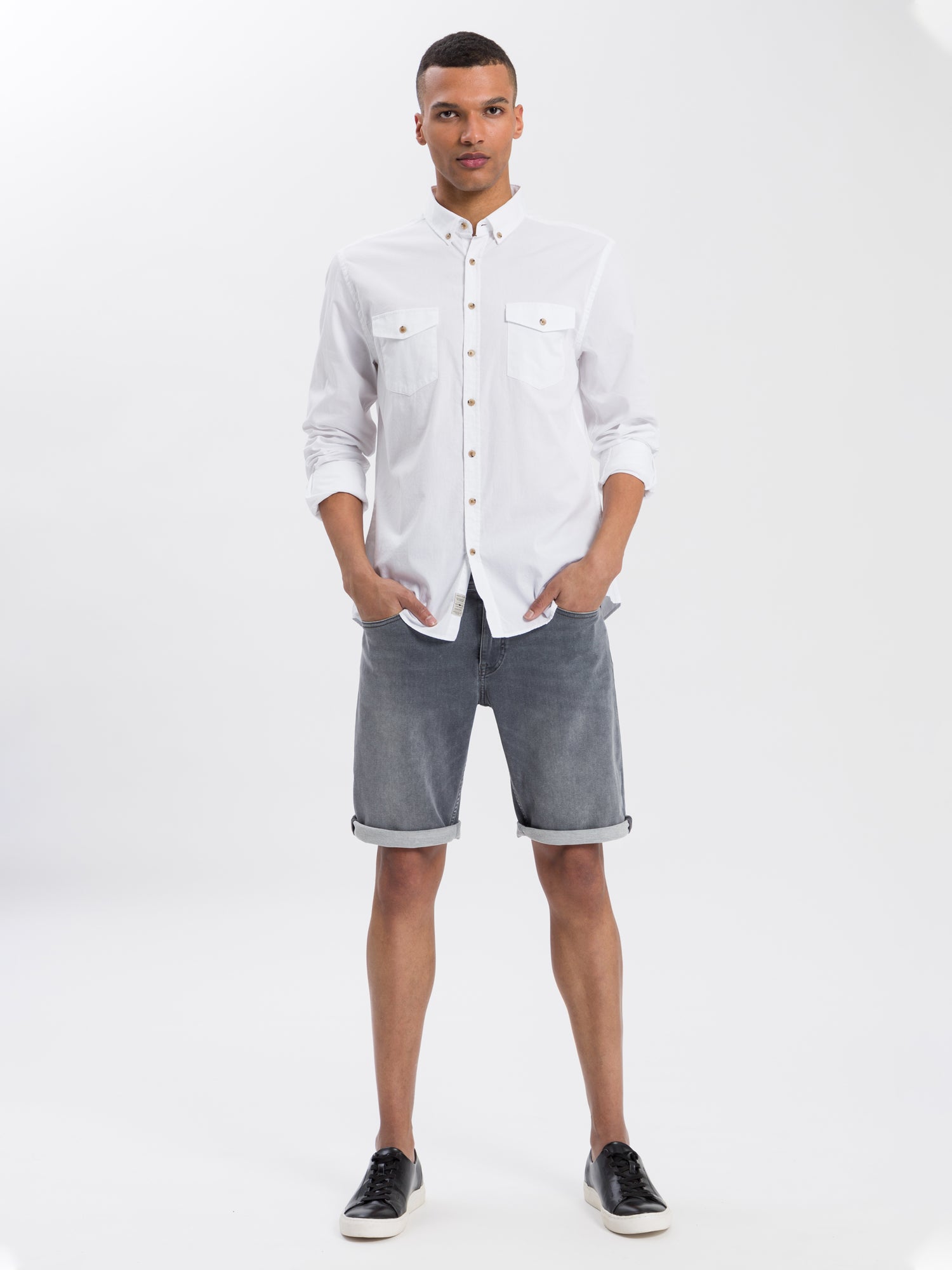 CROSS JEANS Leom Shorts - Silver Ash Blue - A565-141 von Cross Jeans