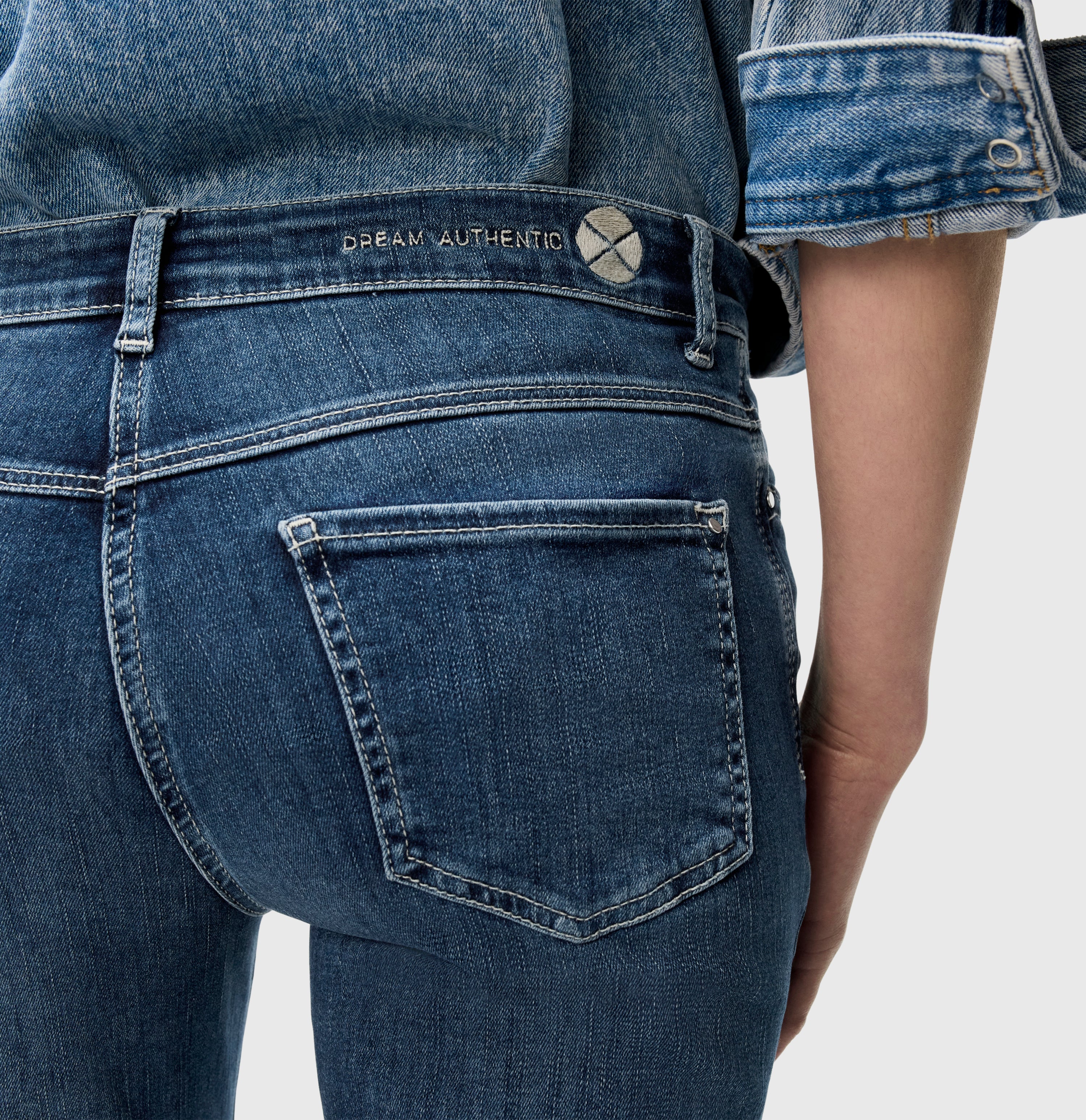 MAC DREAM Cropped Authentics Jeans - Moonlit Denim Blue - 5481-90-0357L-D653 von MAC