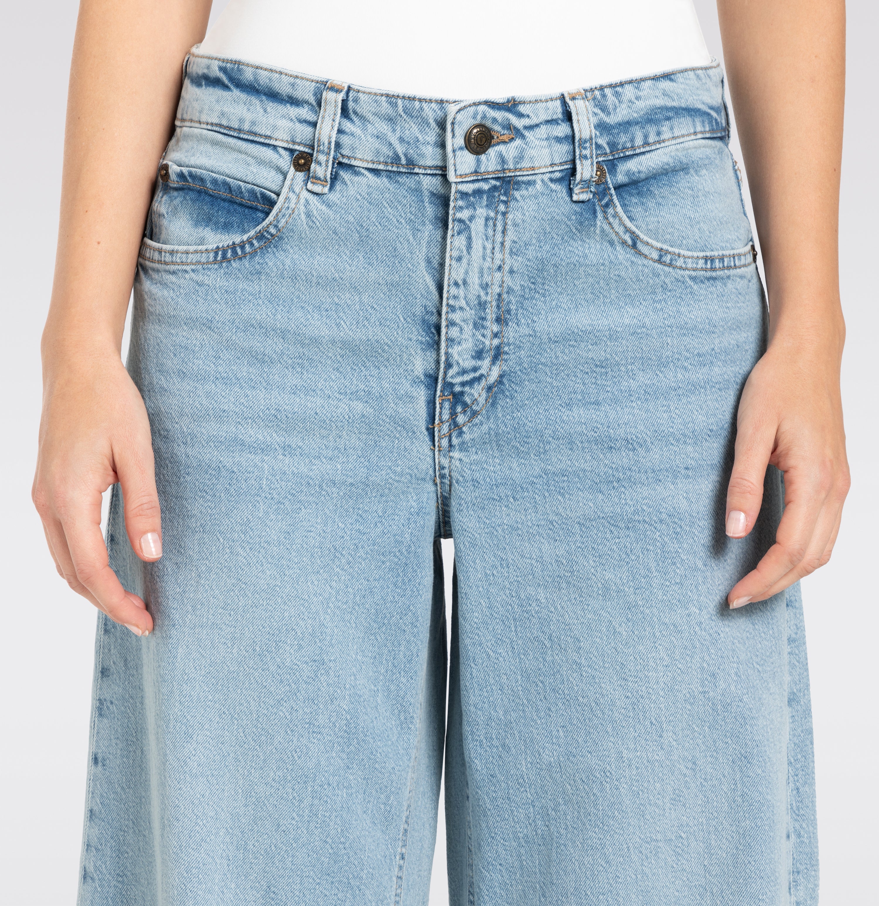 MAC NEVADA Wide Leg Jeans - Skywashed Breeze - 2805-90-0291-D272 von MAC