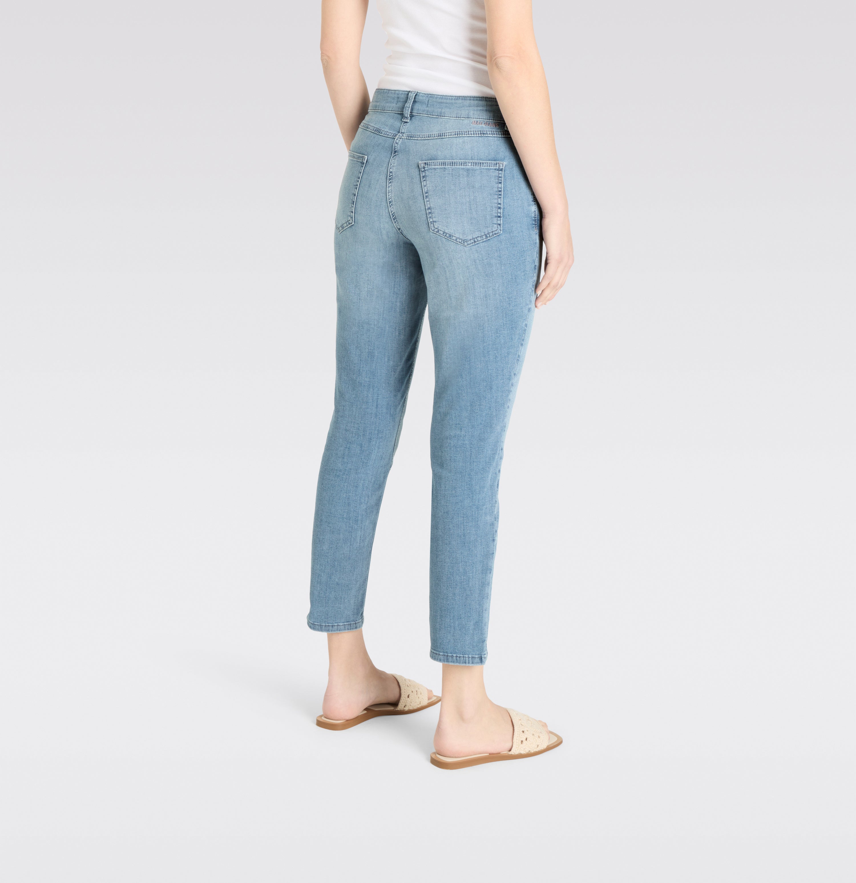 MAC MELANIE 7/8 River Clean Slim Jeans - Sky Whisper Blue - 5045-90-0344-D400 von MAC
