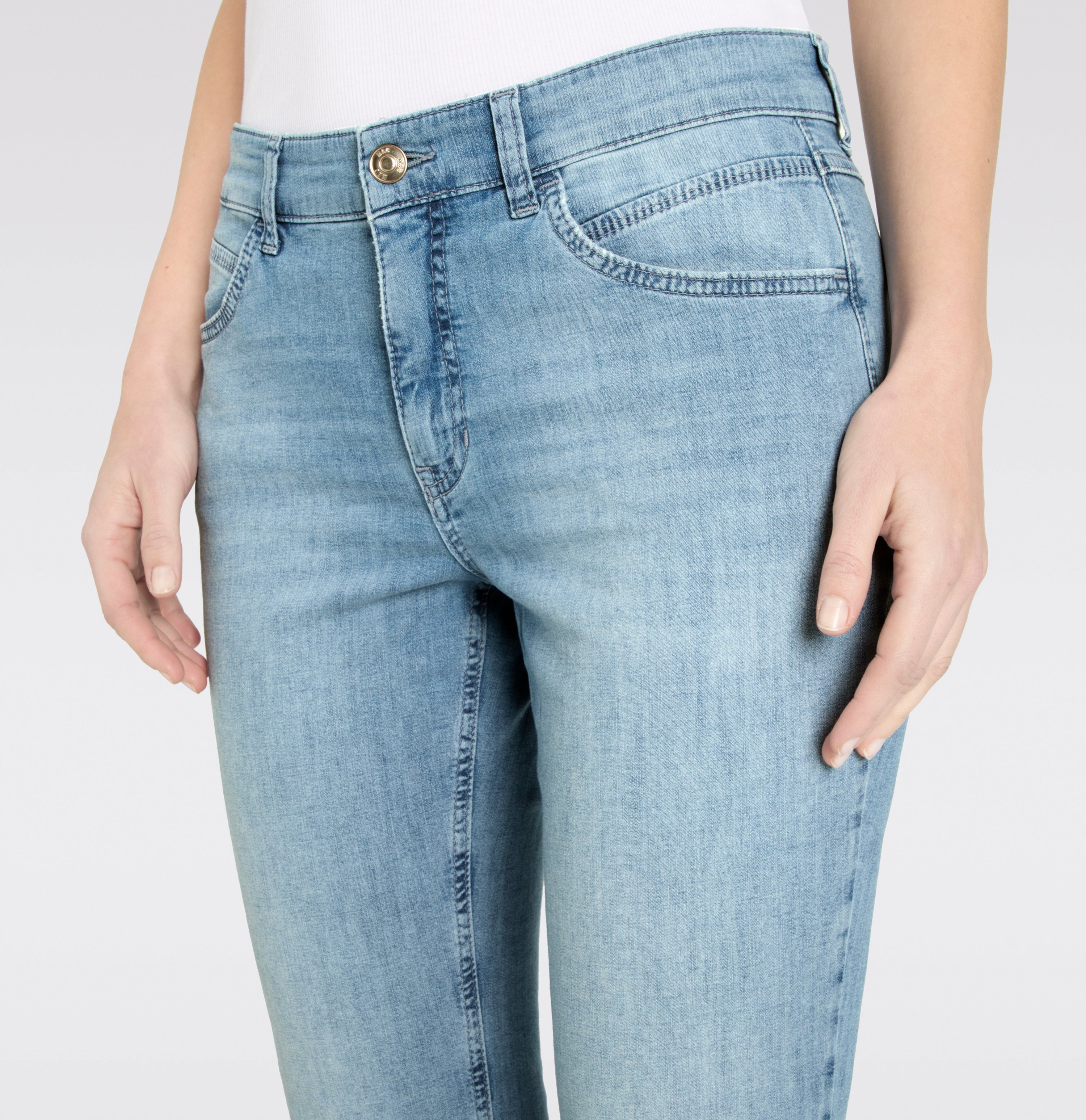 MAC MELANIE 7/8 River Clean Slim Jeans - Sky Whisper Blue - 5045-90-0344-D400 von MAC
